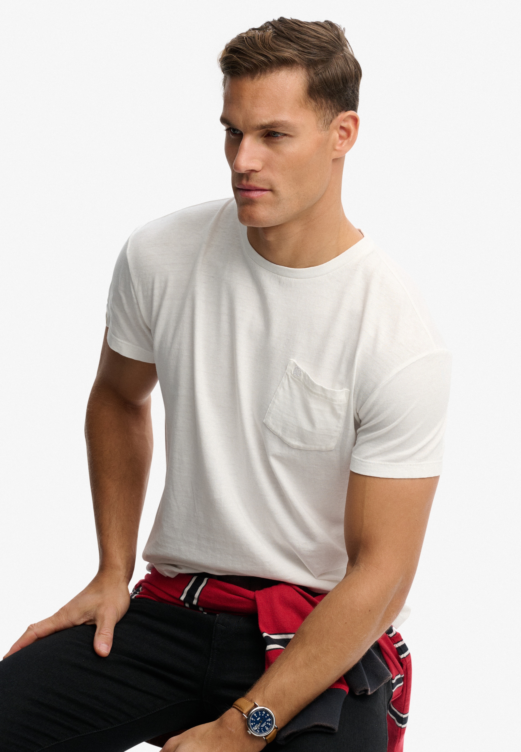 Superdry Shirt à col rond »COTTON CLASSIC LINEN PKT TEE« Mélange de coton, coupe décontractée en mélange coton-lin léger et aéré