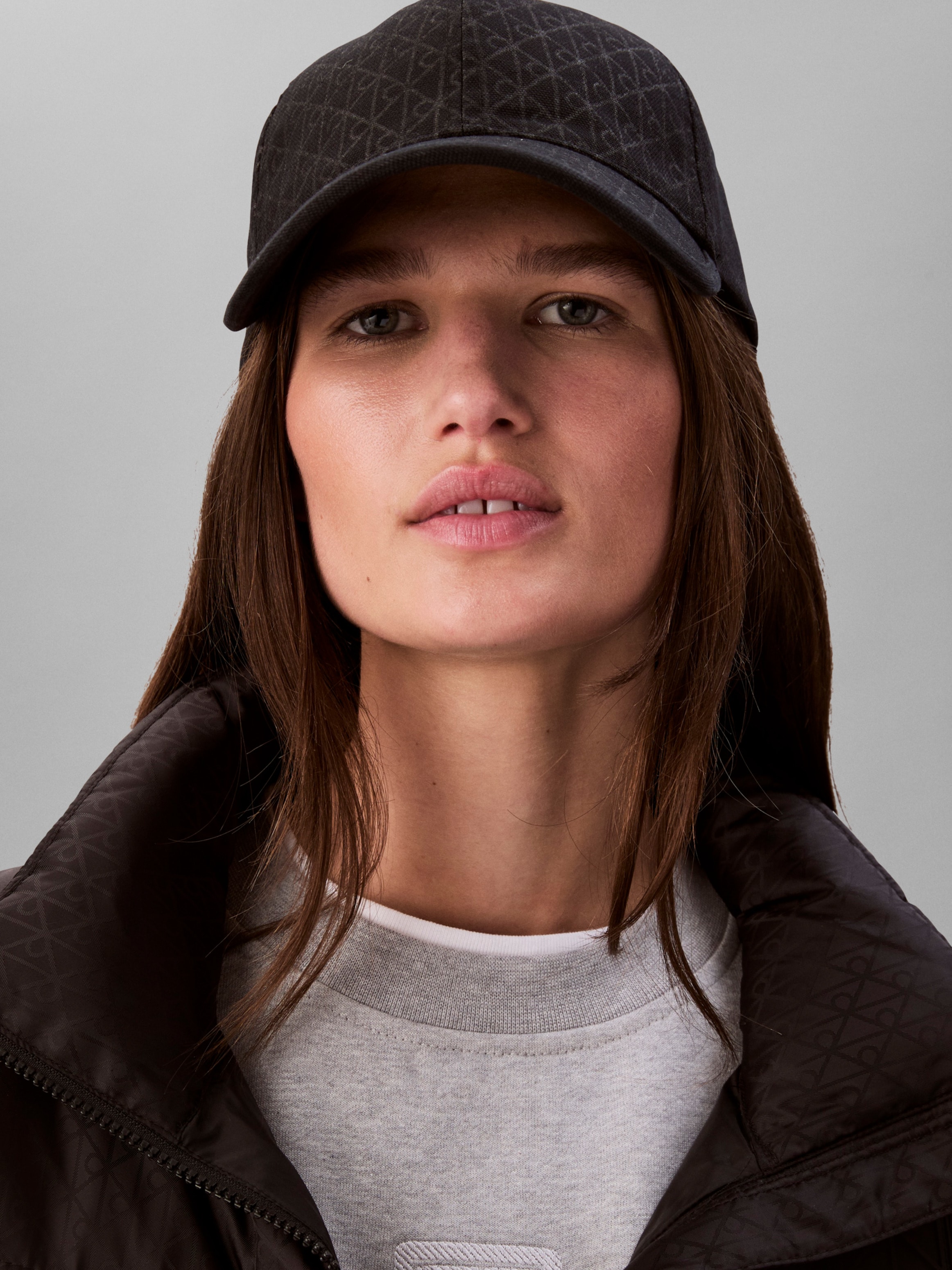 Calvin Klein Baseball Cap »EMBLEM PRINT w LEATHER PATCH CAP« Regular fit und grössenverstellbar