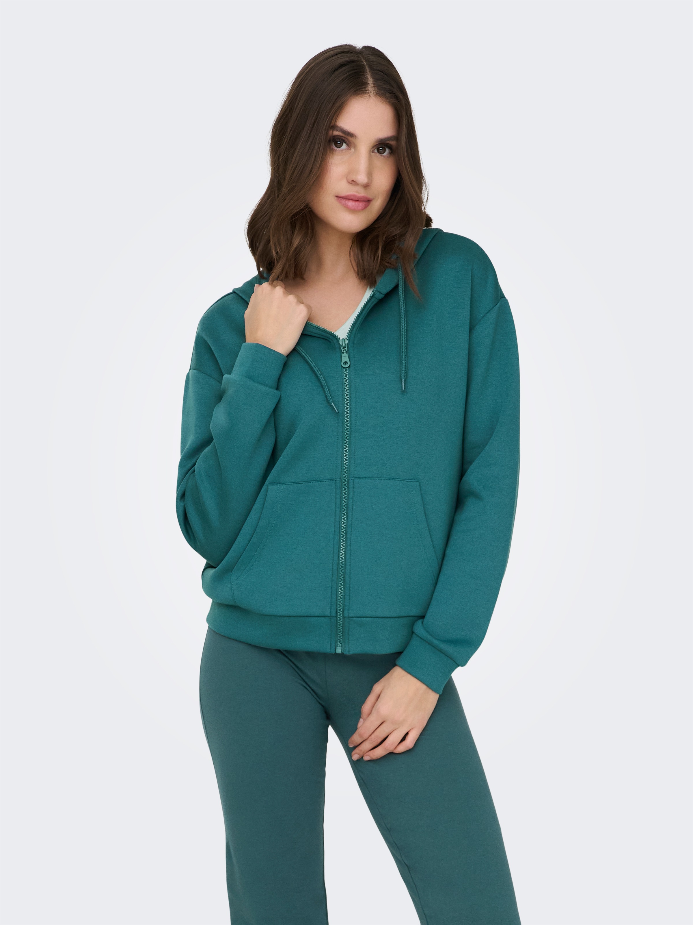 ONLY Play Sweat à capuche »ONPLOUNGE LIFE HOOD FZ LS SWT NOOS«, en polyester, viscose et élasthanne, coupe régulière, avec fermeture éclair
