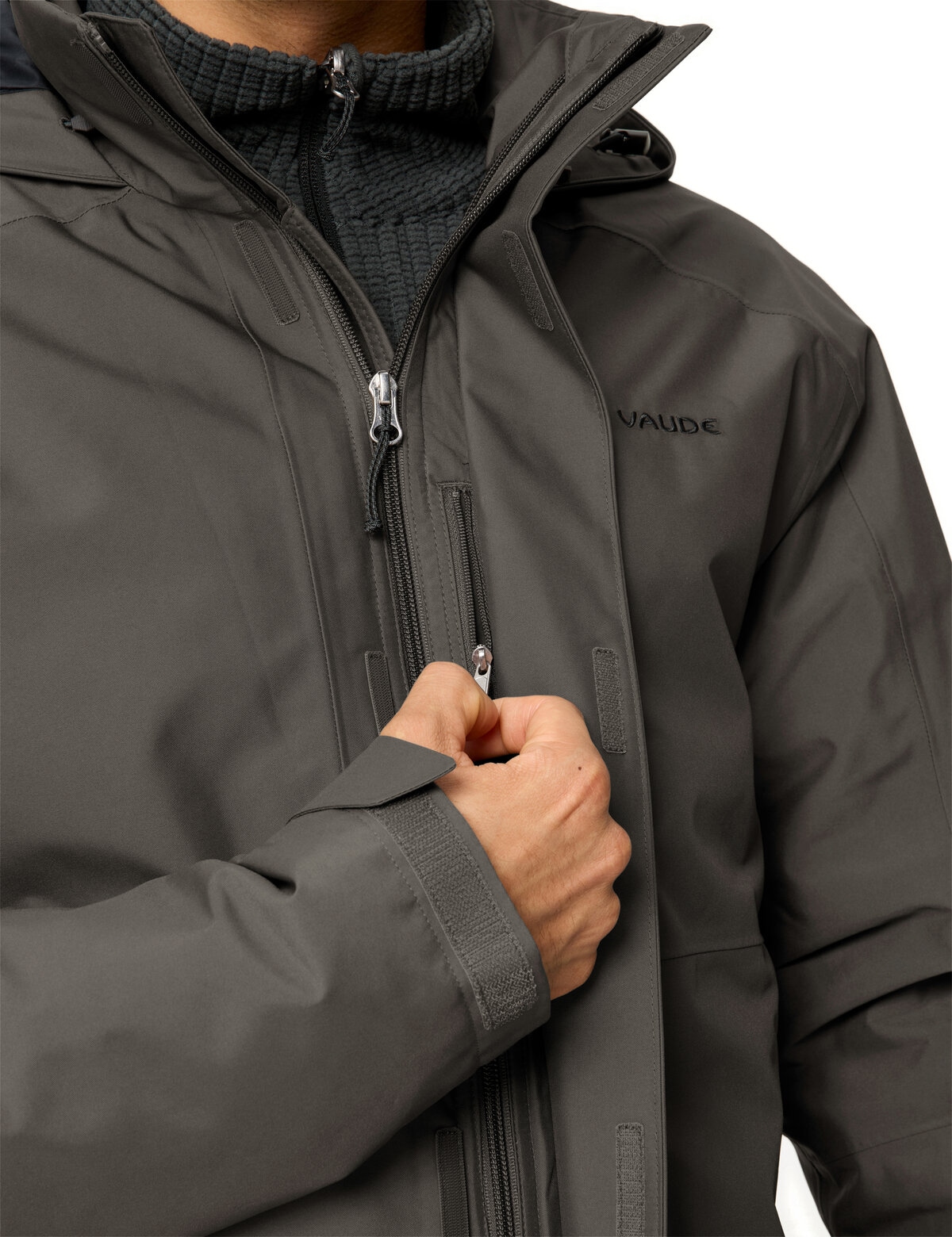 VAUDE Parka fonctionnelle 3 en 1 »MEN'S IDRIS 3IN1 PARKA IV« 2 cuis tlg. avec capuche réglable, avec trois poches, veste intérieure en polaire