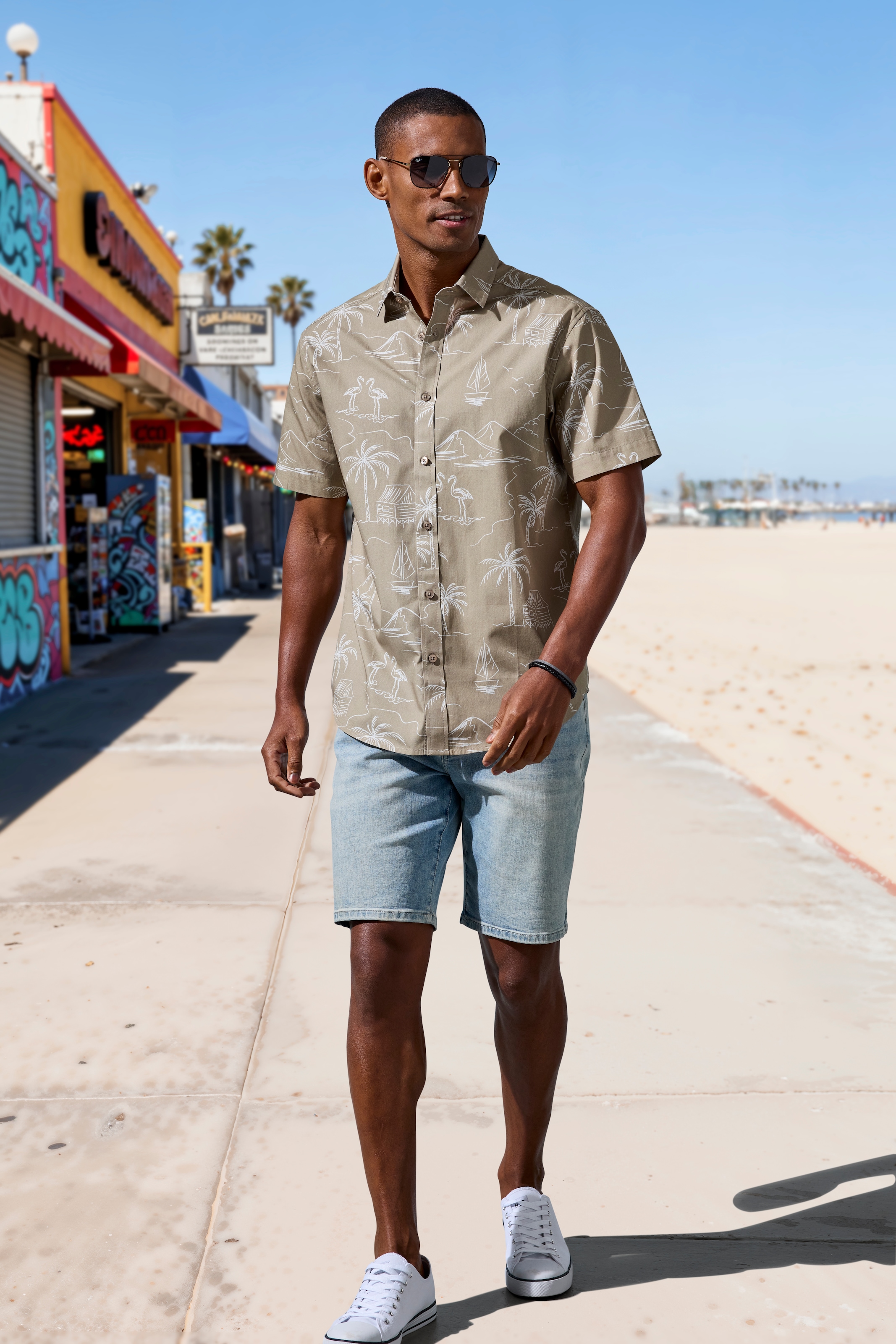 Buffalo Jeansshorts »5-Pocket Shorts,« mit normaler Bundhöhe, kurze Hose aus elastischer Denim-Qualität