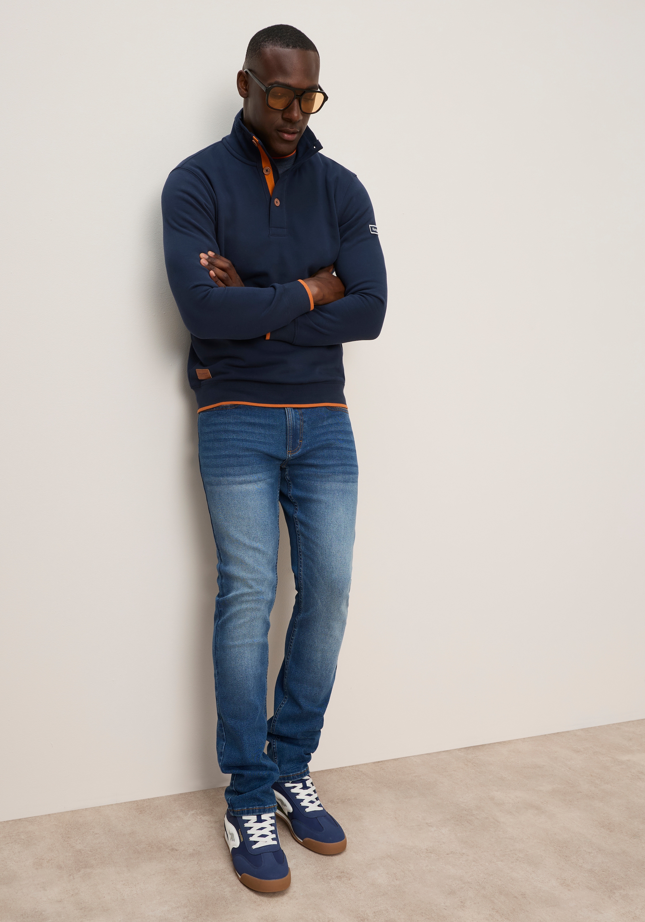 KangaROOS Sweat-shirt , avec col de troyer fermé haut, détails contrastés
