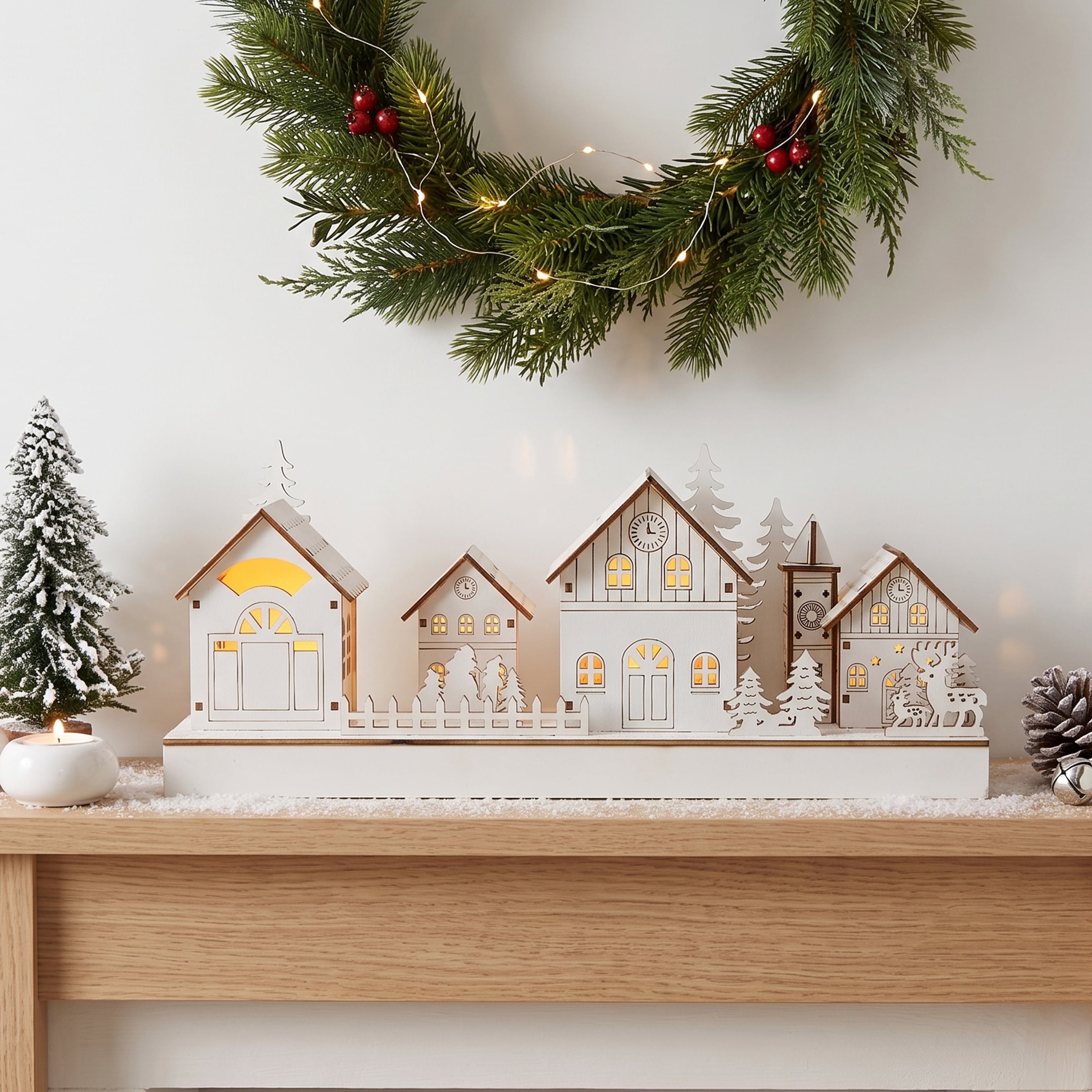GOODproduct Weihnachtsdorf »Weihnachtsszene weiss« LED-Licht, detailreich gestaltete Winterszene