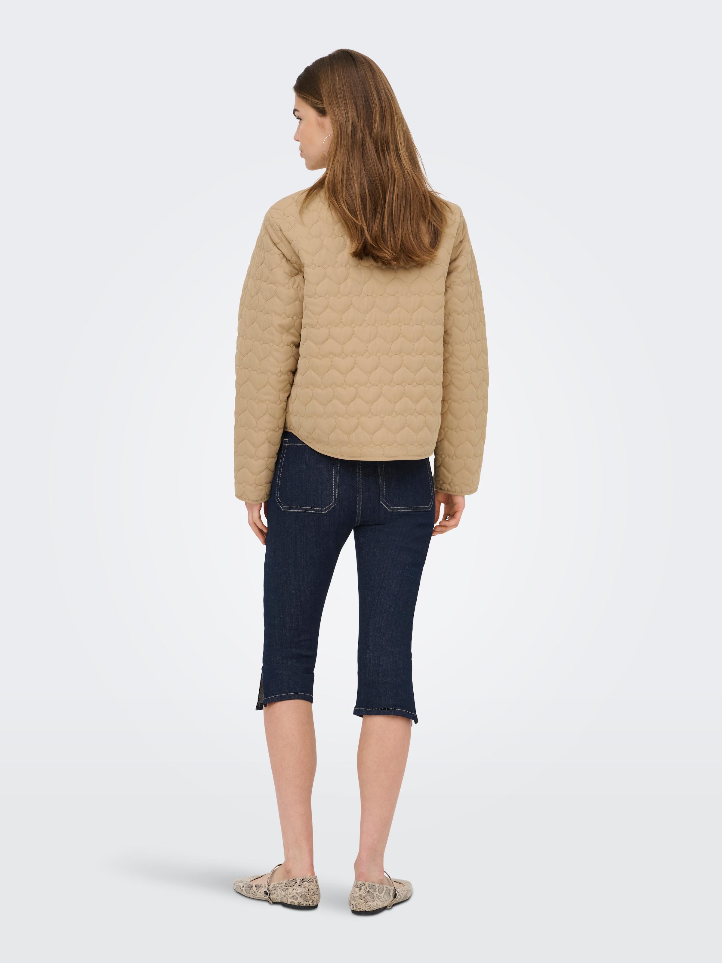 ONLY Veste matelassée »ONLHEART LIFE QUILTED JACKET NOOS OTW« avec motif matelassé en forme de petits cœurs