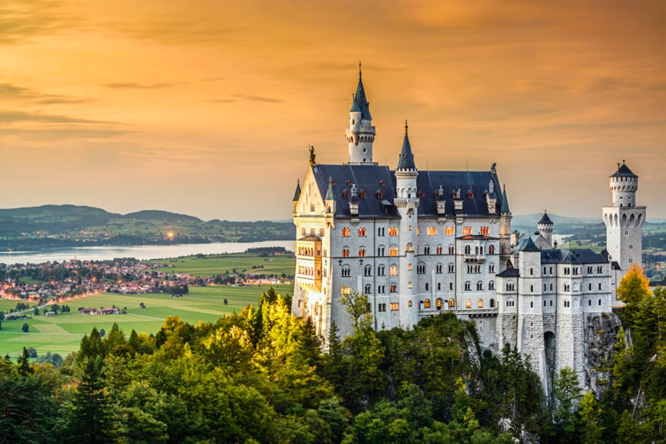 Papermoon Fototapete »Neuschwanstein Castle« glatt