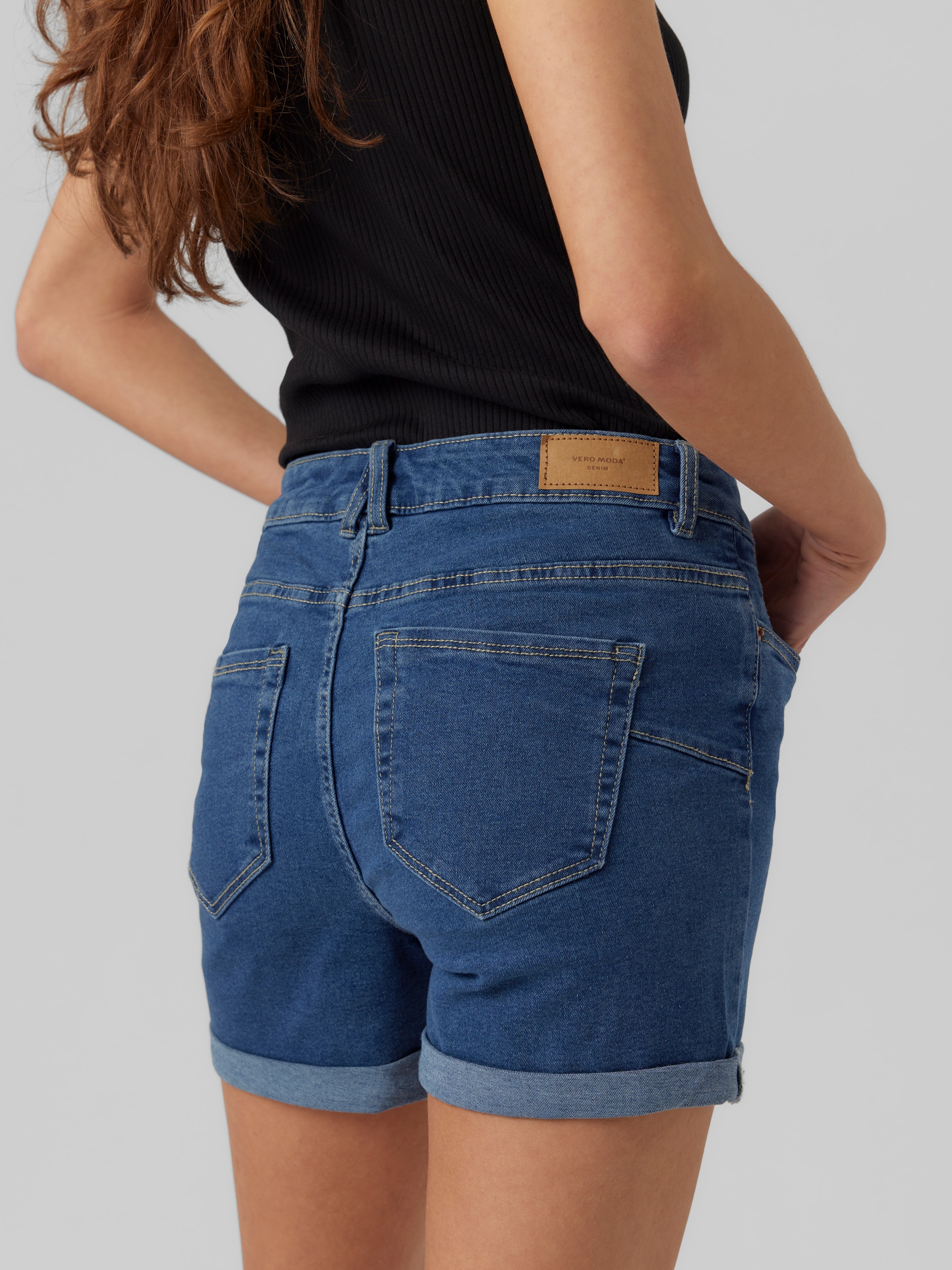 Vero Moda Jeansshorts »VMLUNA MR FOLD SHORTS MIX GA NOOS« mit Umschlagsaum
