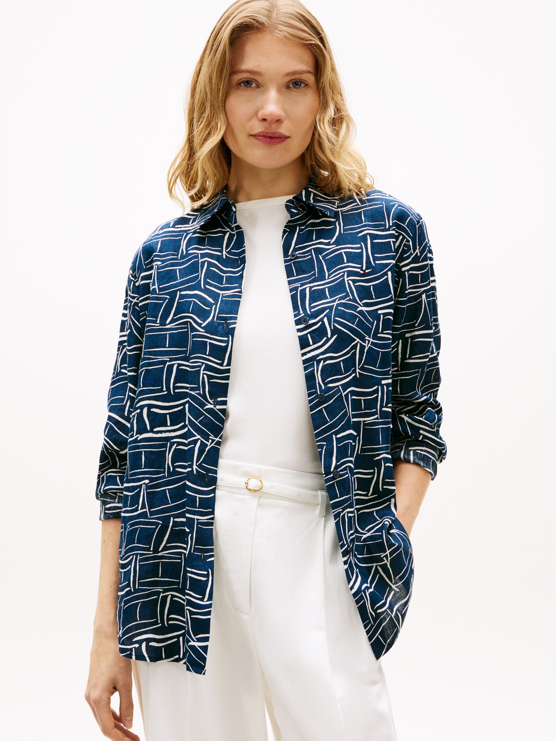 Tommy Hilfiger Hemdbluse »ESS LINEN RELAXED SHIRT« mit Logostickerei ,kühlendes Premium Leinen