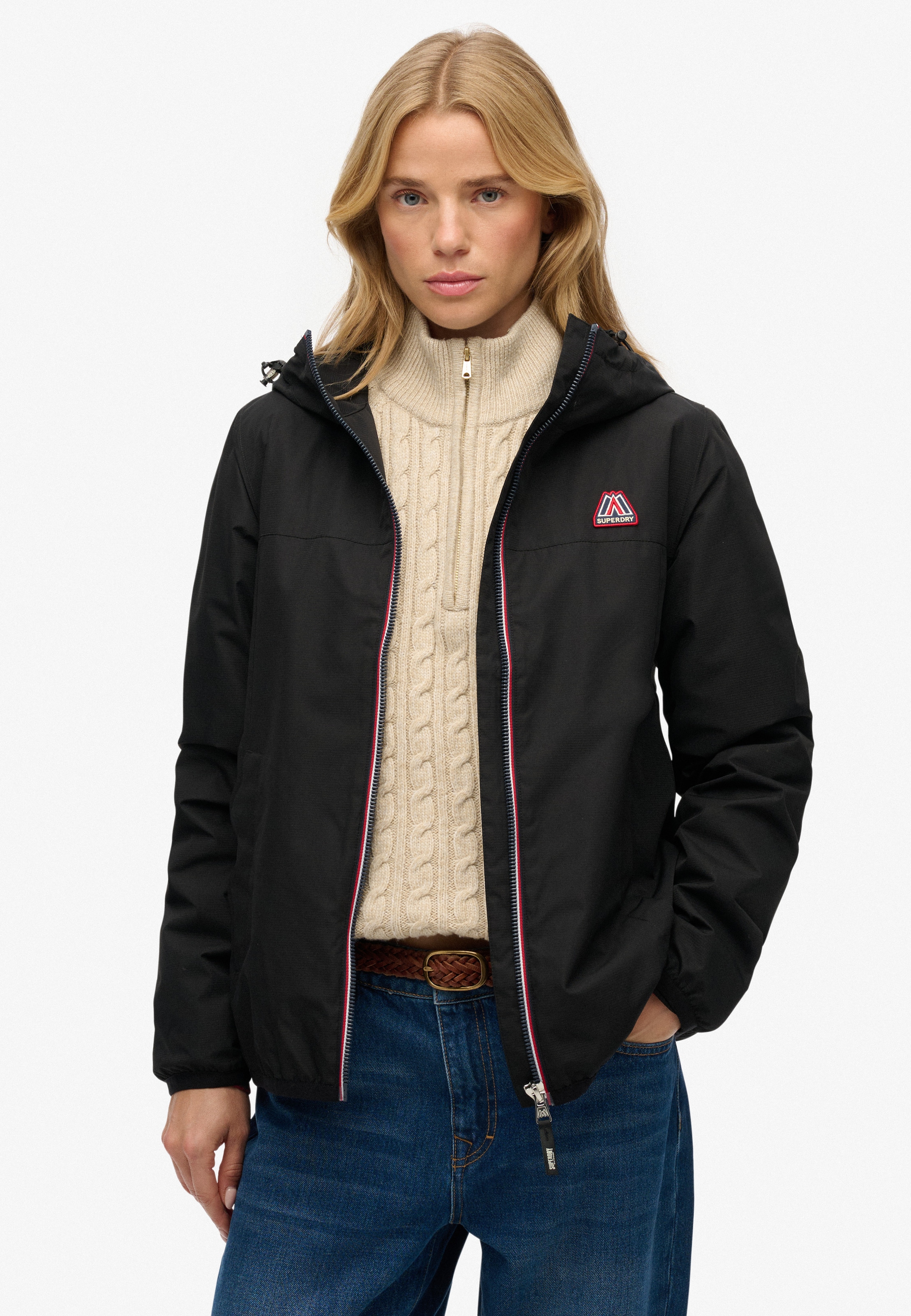 Superdry Outdoorjacke »ESSENTIAL TRI WINDBREAKER JKT« mit Kapuze Loose Fit, mit hochschliessendem Kragen, aus Polyester