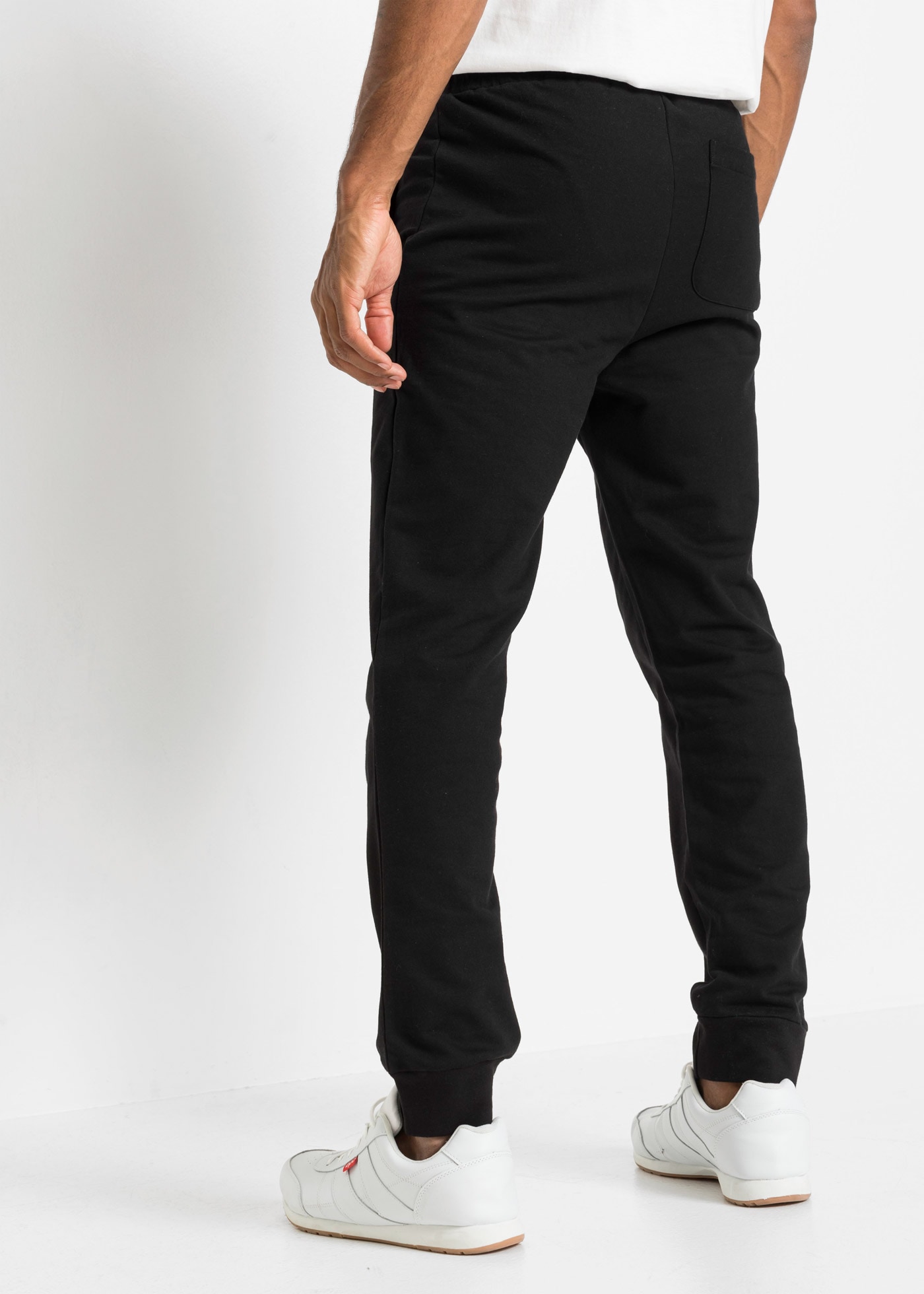 bonprix Pantalon de jogging  Jogginghose mit Kontrastdetails