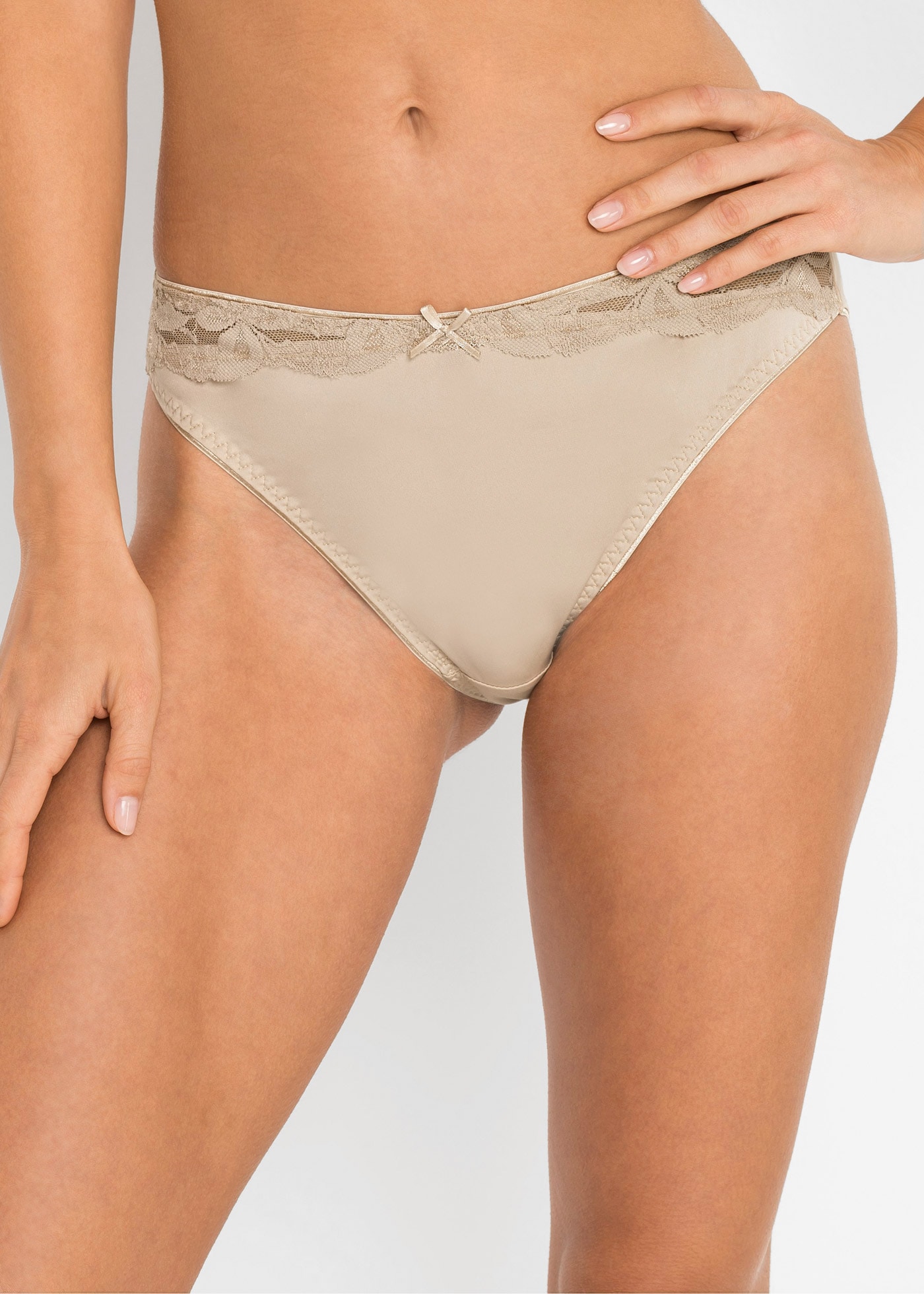 bonprix Slip »Slip mit Spitze (3er Pack)« Paquet, 3 cuis mit zweifarbigem Stickereieinsatz, mit zarter Spitze, 3er Pack
