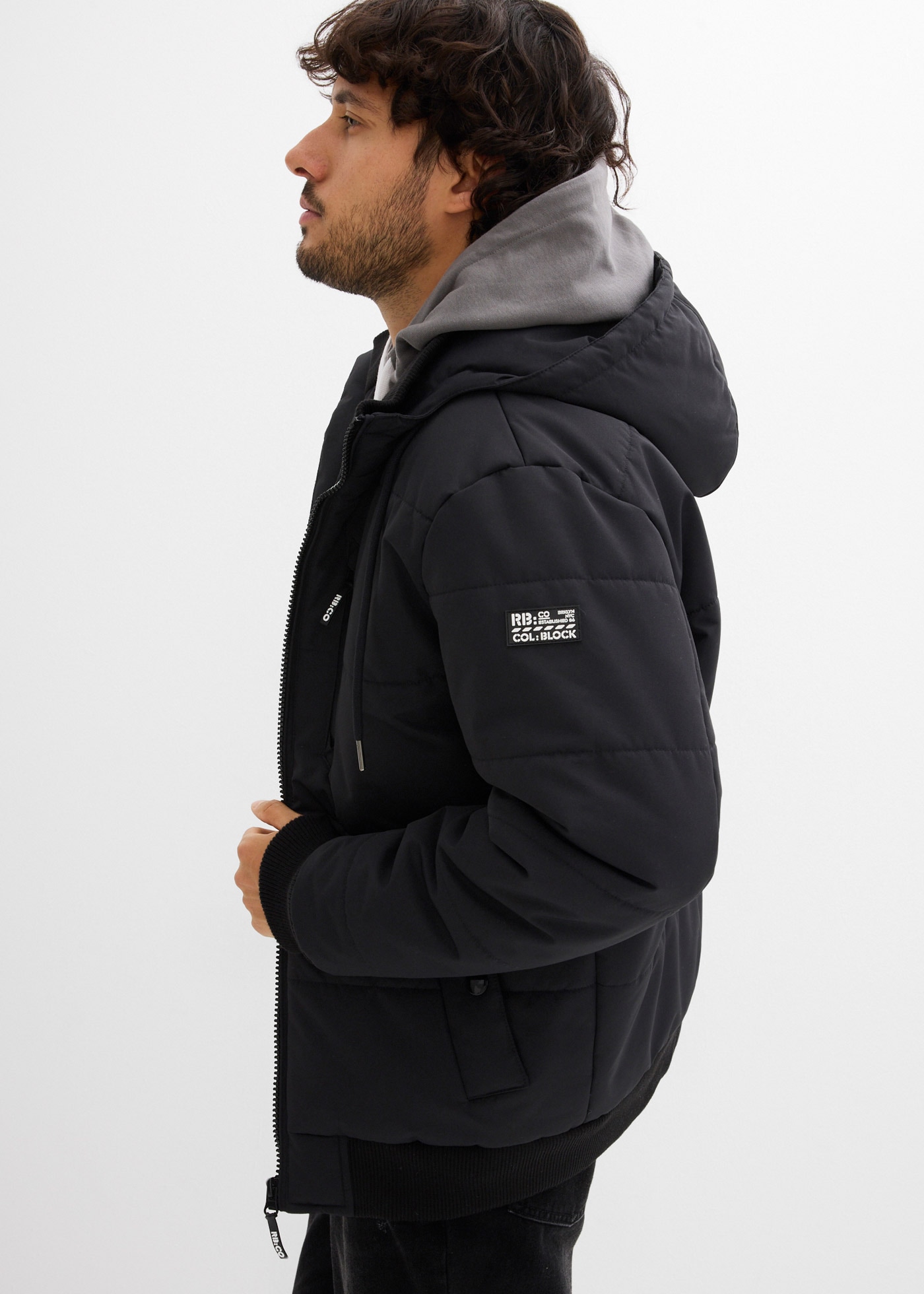 bonprix Veste matelassée »Winter-Steppjacke in Blousonform mit Kapuze« mit Kapuze Winter-Steppjacke in Blousonform mit Kapuze