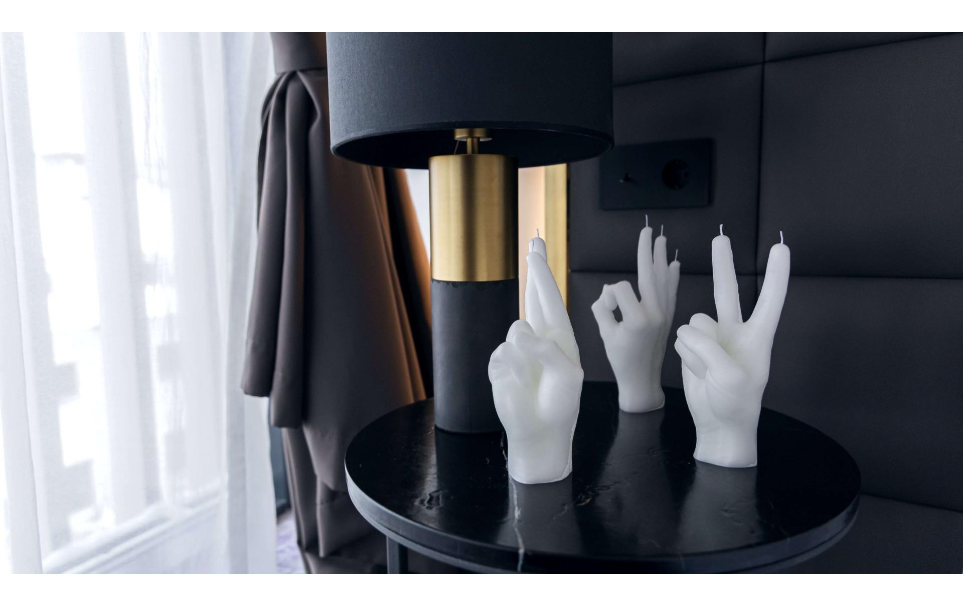   Bougie moulée »Mandatus Candle Hand Crossed Fingers«