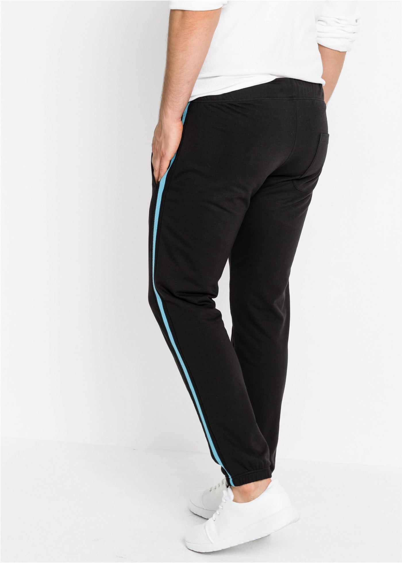 bonprix Pantalon de jogging  aus Baumwolle und Polyester, mit vollelastischem Bund, Regular Fit