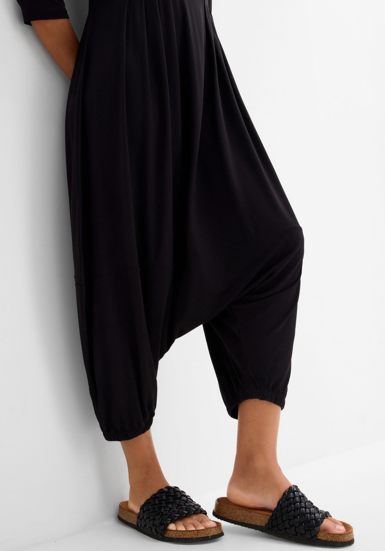 bonprix Jumpsuit »Jumpsuit mit Haremshose aus nachhaltiger Viskose« für den Alltag, Oversize-Passform, 7/8-Länge
