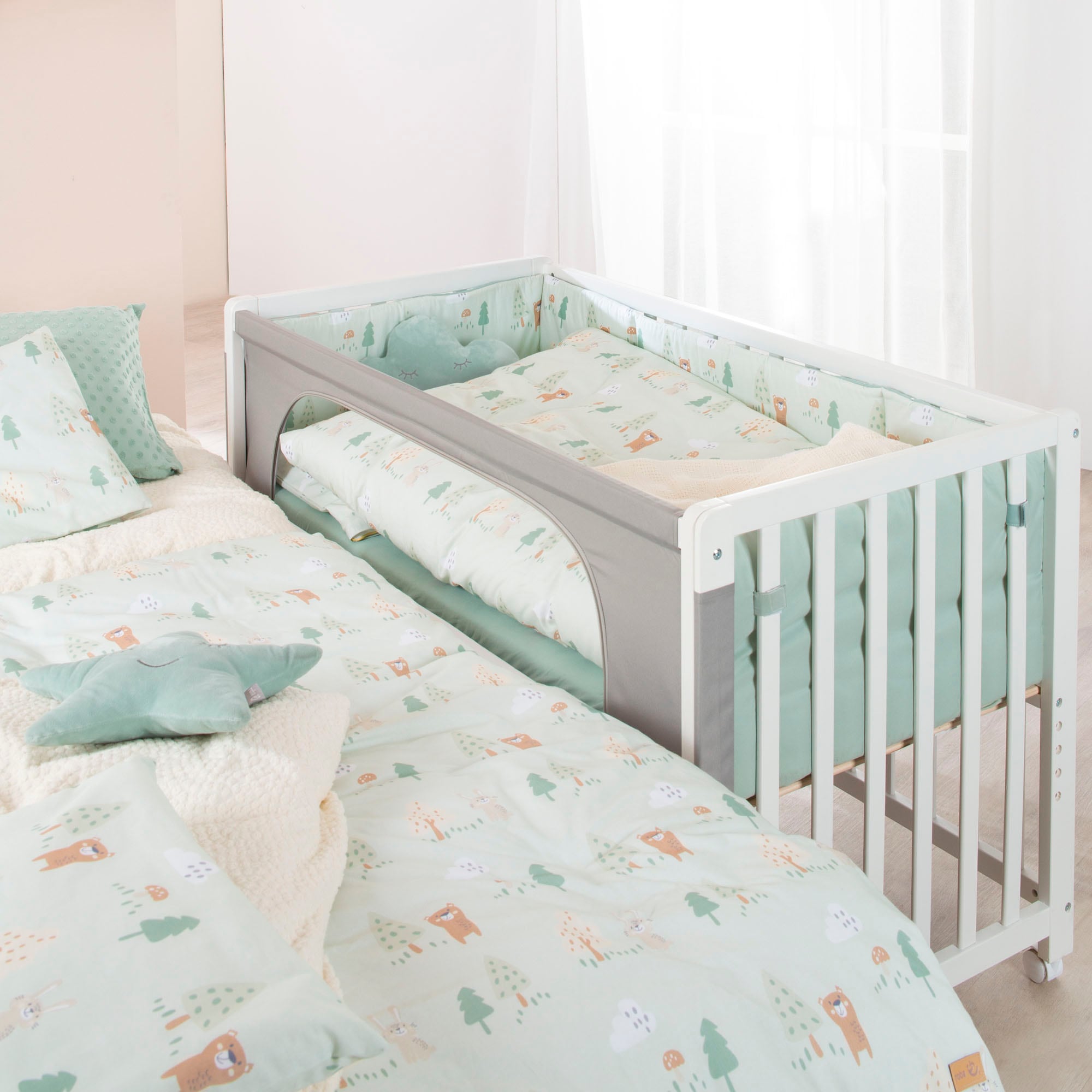 roba® Babybett »Room Bed - Woodland Buddies« als Beistell-, Kinder- und Juniorbett verwendbar