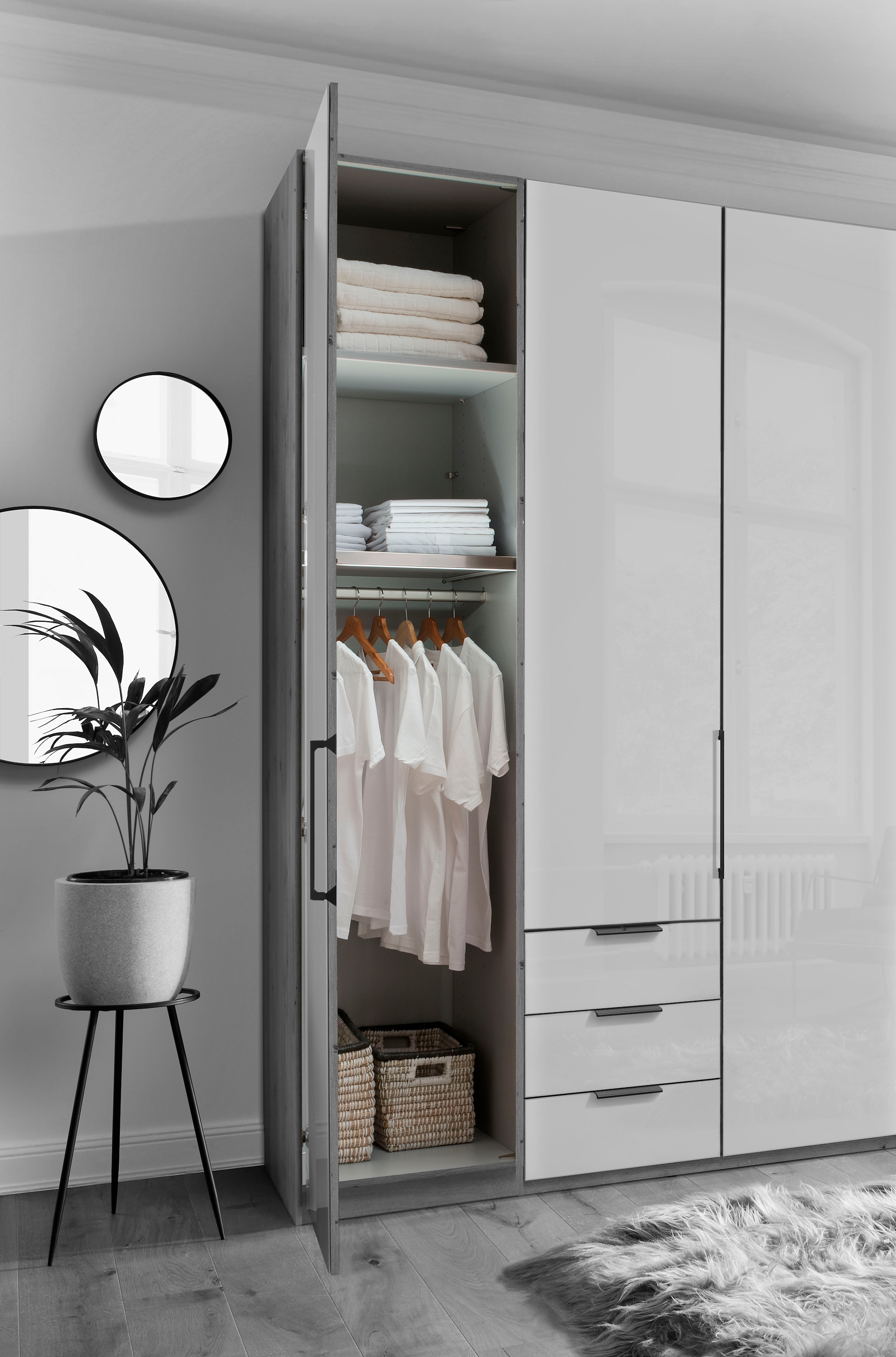 WIEMANN Armoires à vêtements »Monaco« mit Glasfront sowie hochwertigen Beschlägen inkl. Dämpfung