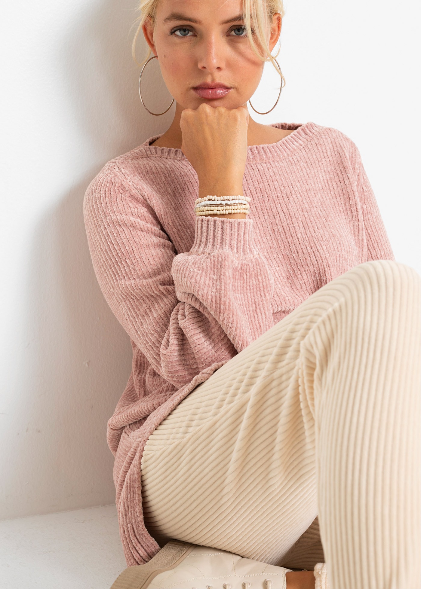 bonprix Pull long »Chenille-Longpullover« en chenille, large encolure bateau, plus long au dos
