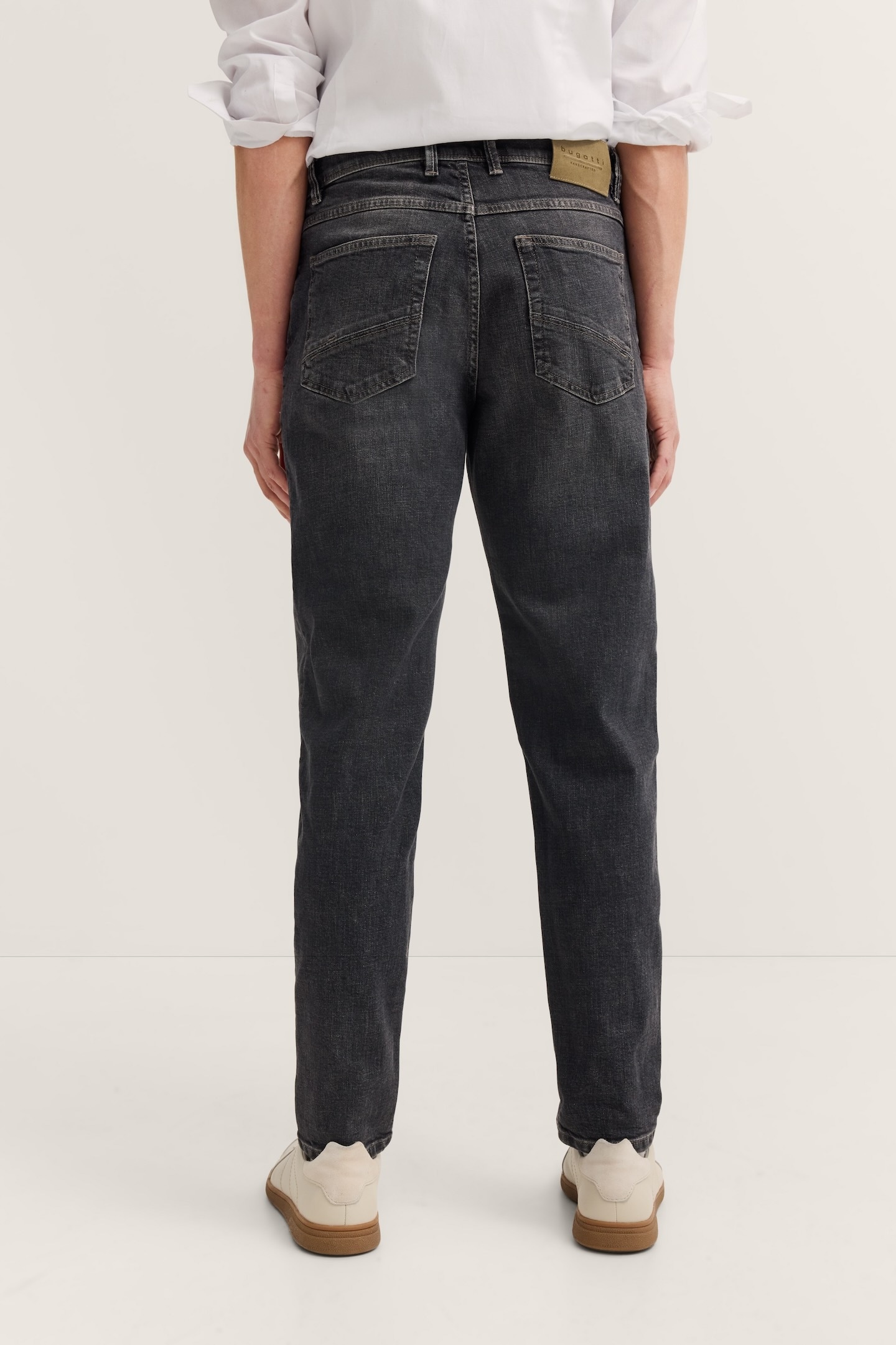bugatti 5-Pocket-Jeans »Tapered Fit« aus Stretch Handcrafted Denim