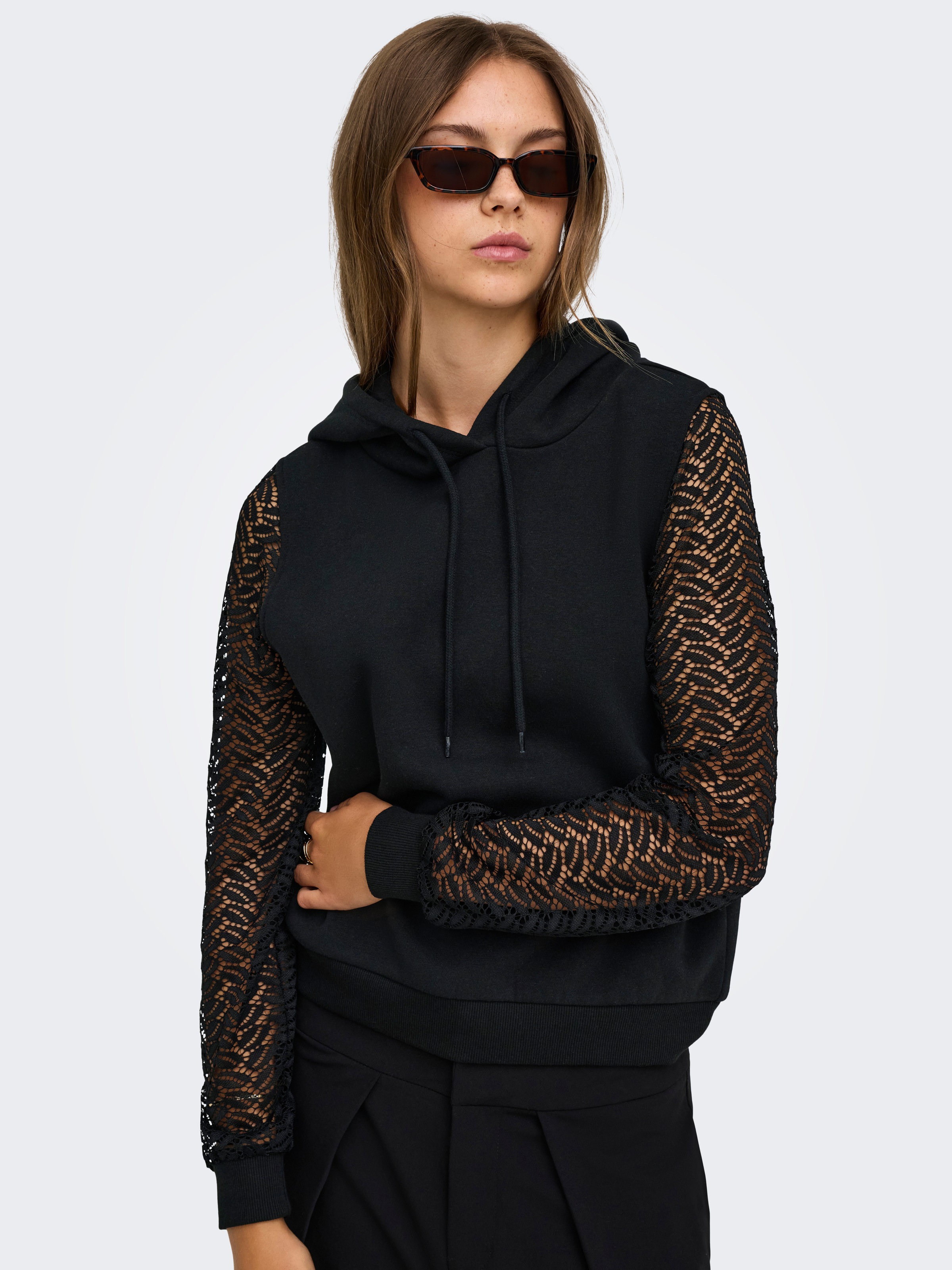 ONLY Sweat à capuche »ONLKELLY L/S LACE HOODIE CS JRS«, mélange coton, coupe régulière
