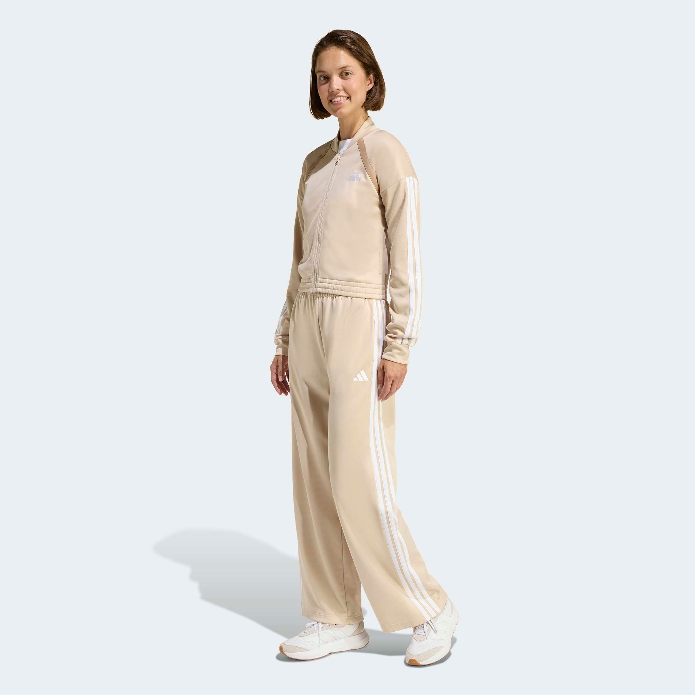 adidas Sportswear Trainingsanzug »W TEAMSPORT TS« 2 tlg. Jacke schmal geschnitten; Hose regulär geschnitten, hoher Bund