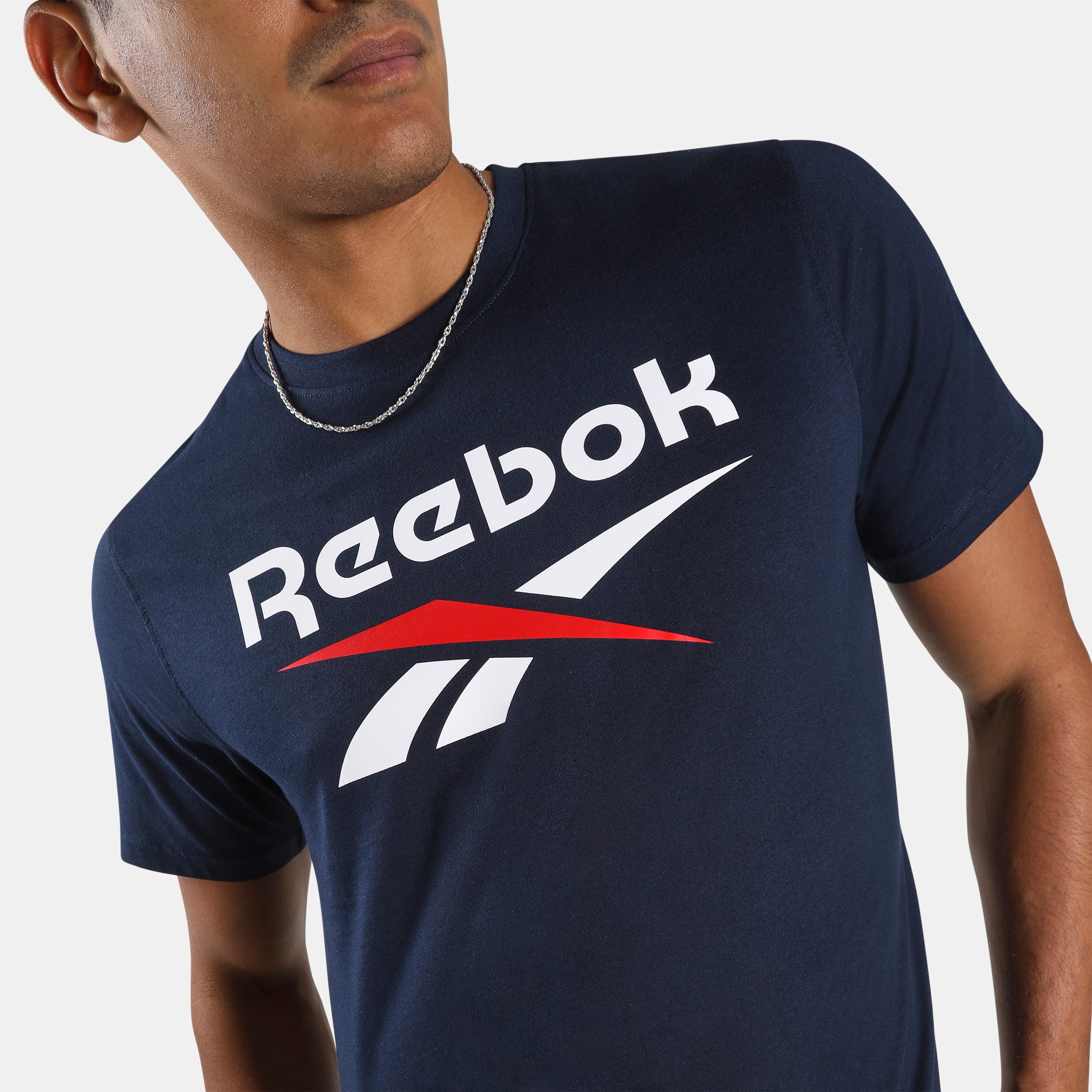 Reebok T-Shirt »BRUNO BIG LOGO CREW NECK SS TEE« mit kurzen Ärmeln, aus Baumwolle in Jersey-Qualität