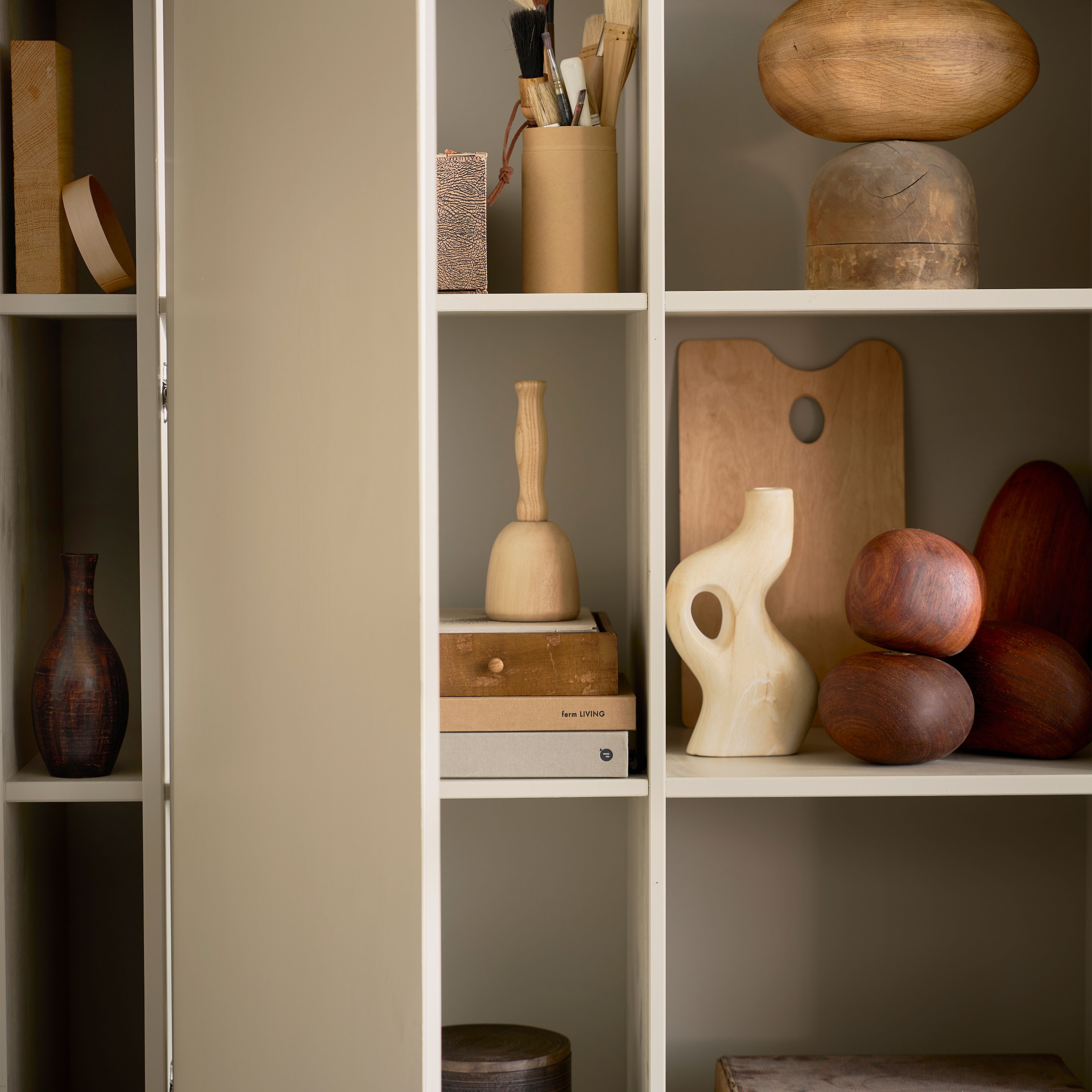 WOOOD Armoire vestiaire »Settle Down FSC®-Kiefernholz Druckmechanismus H 218 x B 108 x T 44 cm« montable des deux côtés, fixation murale recommandée, panneau arrière HDF