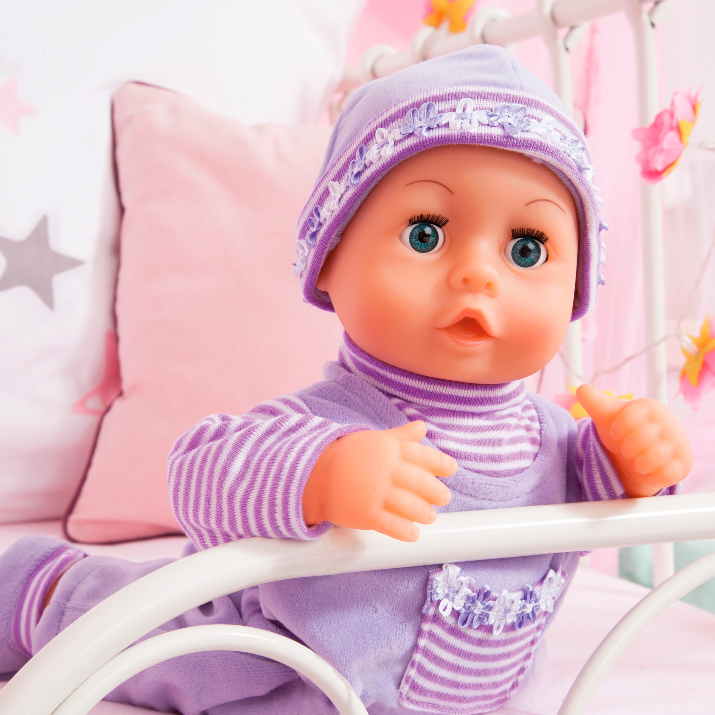 Bayer Babypuppe »First Words Baby, 38 cm, lila« mit Schlafaugen und Babygeräuschen