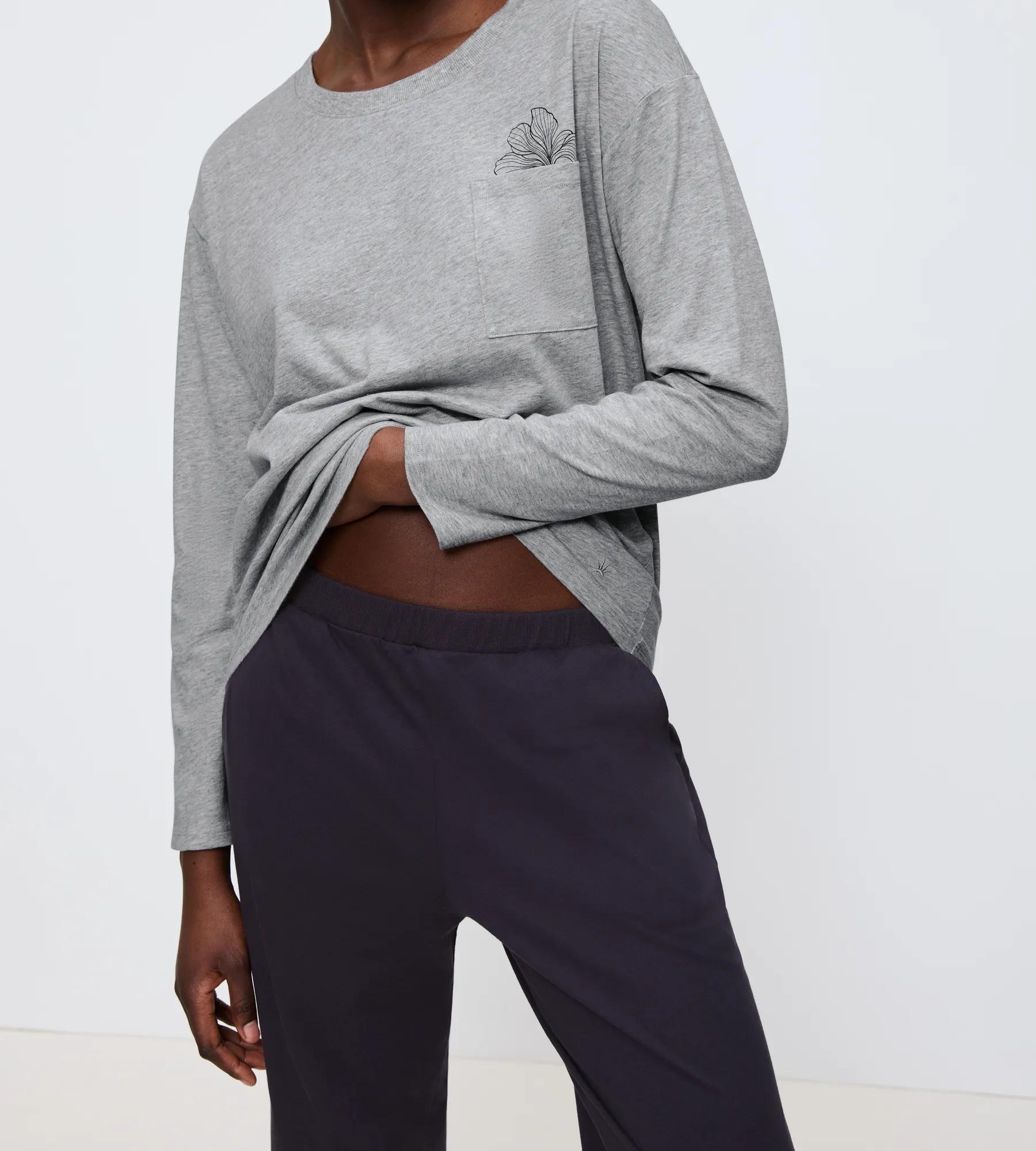 Triumph Pyjama broderie florale, poche poitrine, col rond, manches longues