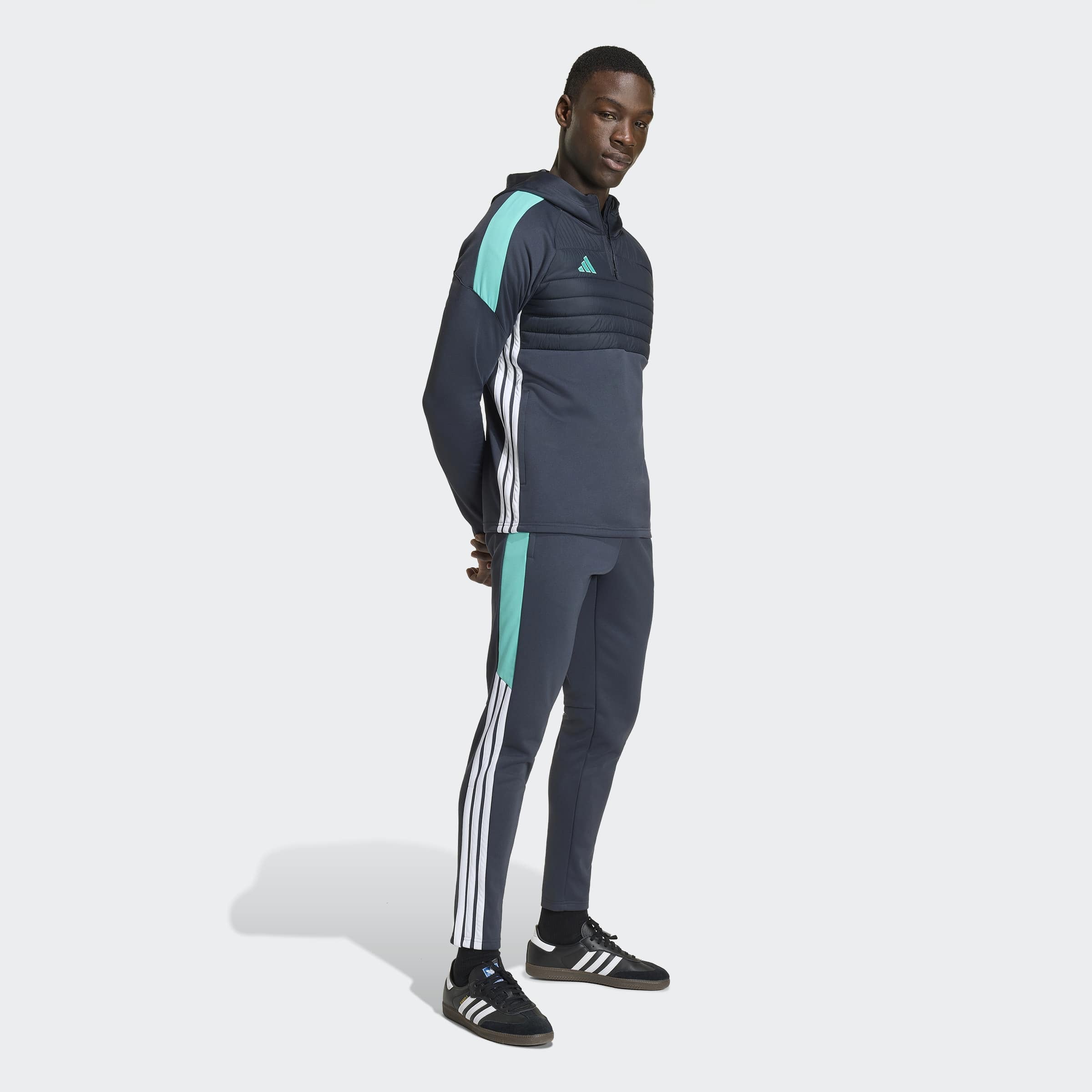 adidas Performance Pantalon de survêtement »TIRO 26 ESSENTIALS WINTERIZED«