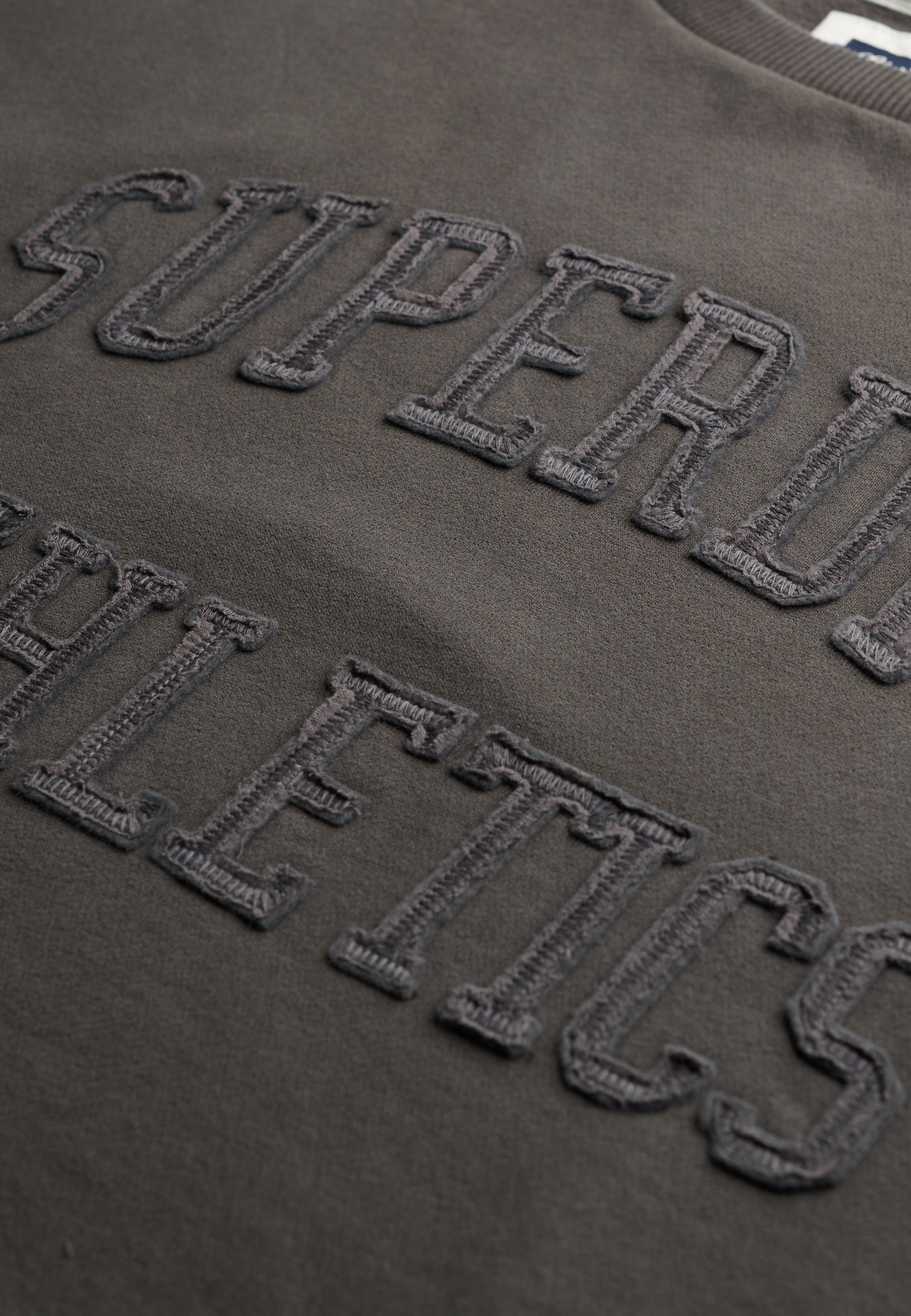 Superdry Sweatshirt »ATHLETIC TONAL APPLIQUE CREW«
