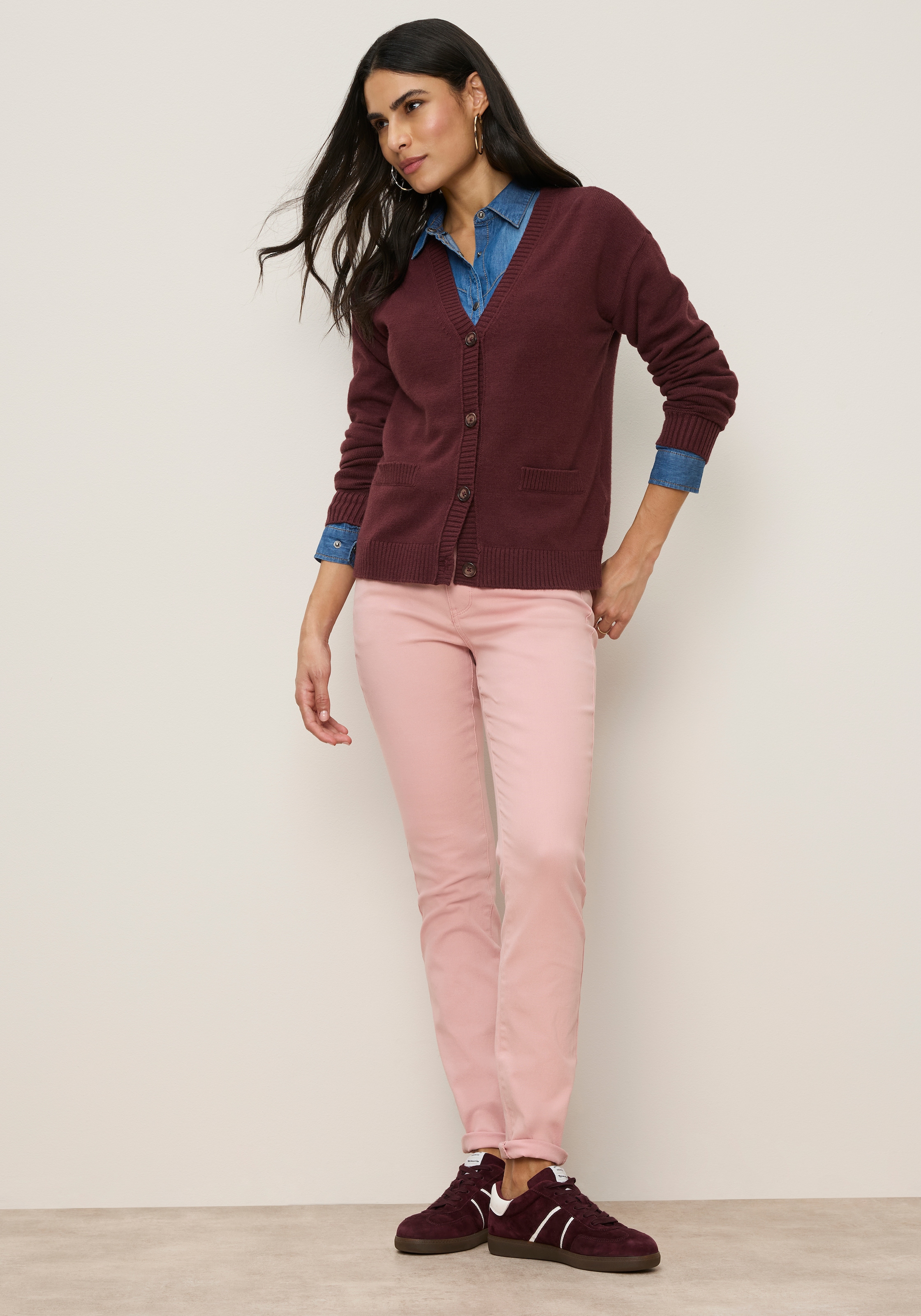 Tamaris Veste en tricot »mit kurzem Schnitt, aus elastischem Strickmaterial« avec patte de boutonnage
