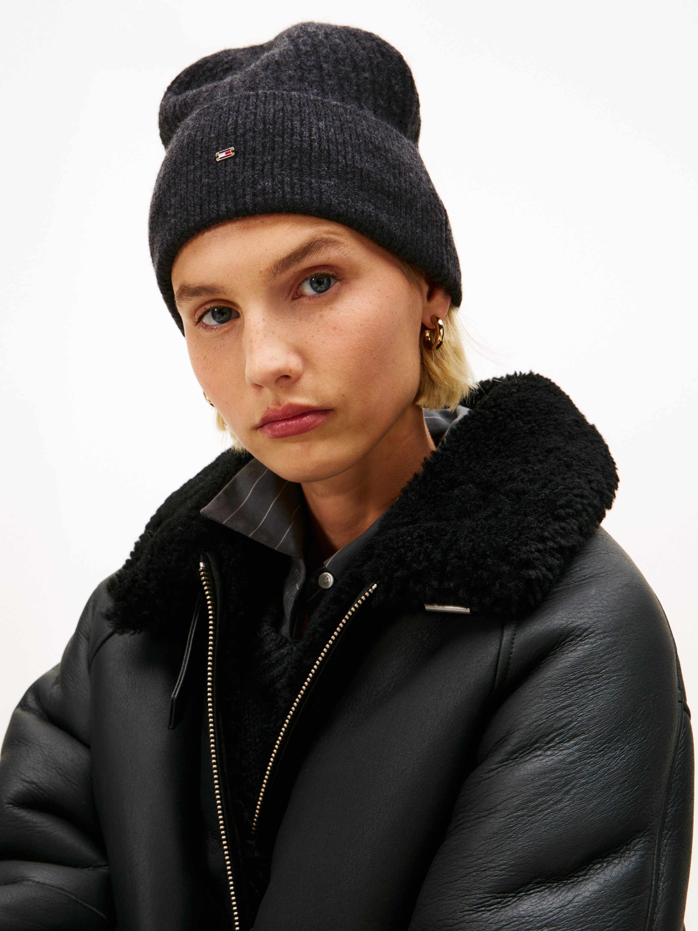 Tommy Hilfiger Beanie »TH CABLE ENAMEL FLAG BEANIE« Regular fit