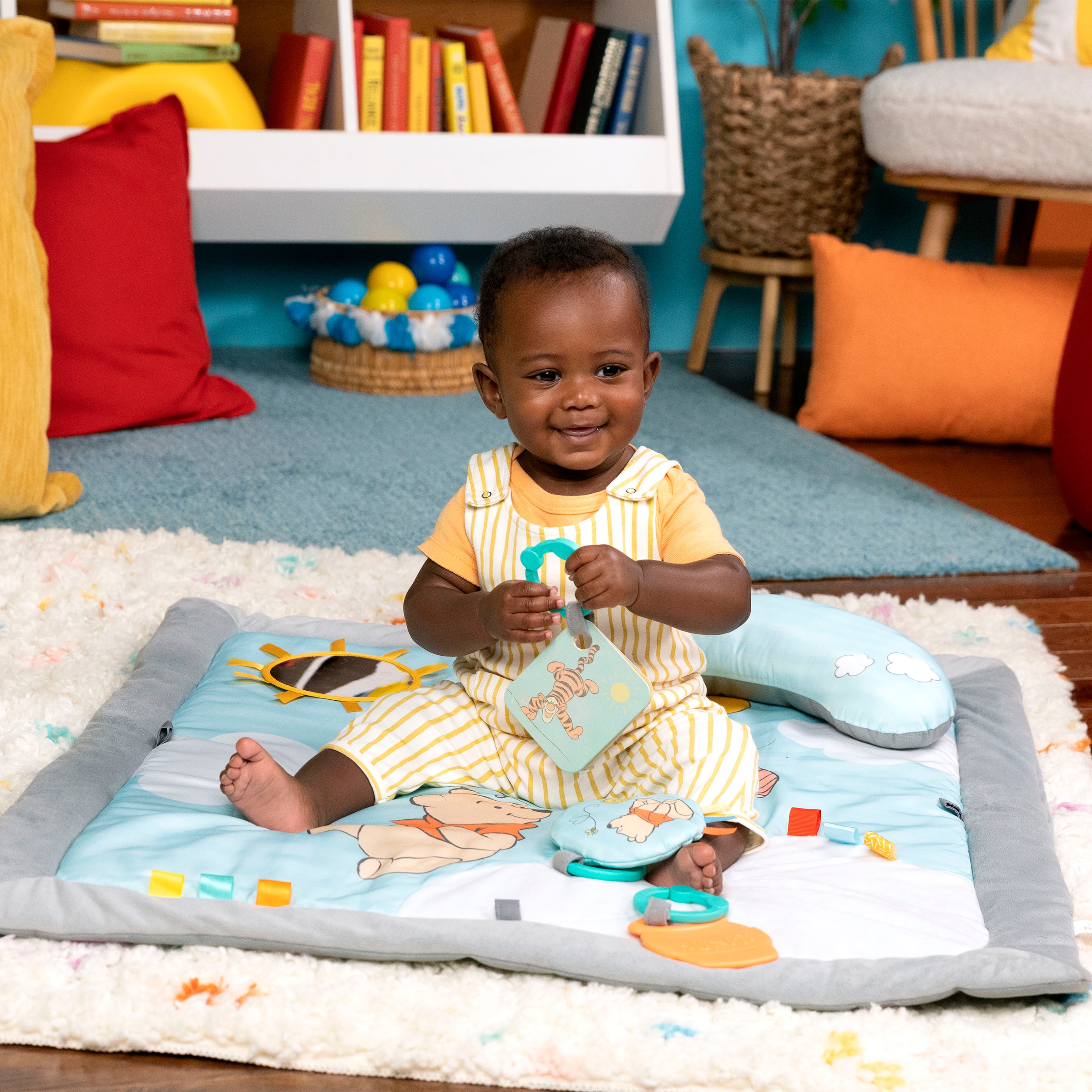Bright Starts Spielbogen »WINNIE THE POOH Once Upon a Tummy Time ™ Activity Gym« mit Plüschmatte und Stützkissen
