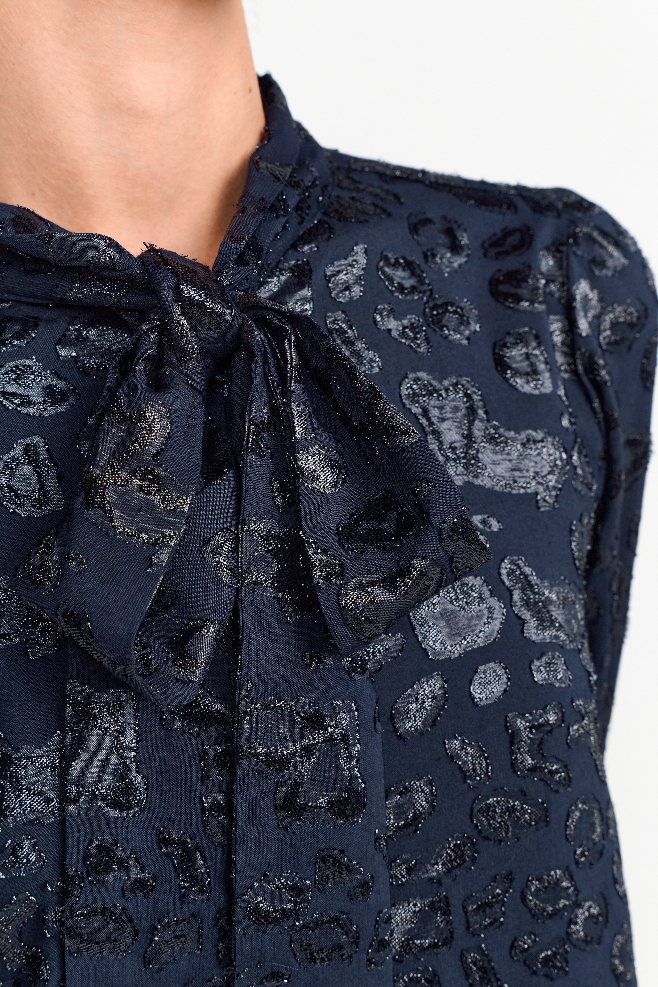 RICHROYAL Mini-robe in schimmerndem Jacquard-Look mit Leo-Ausbrenner