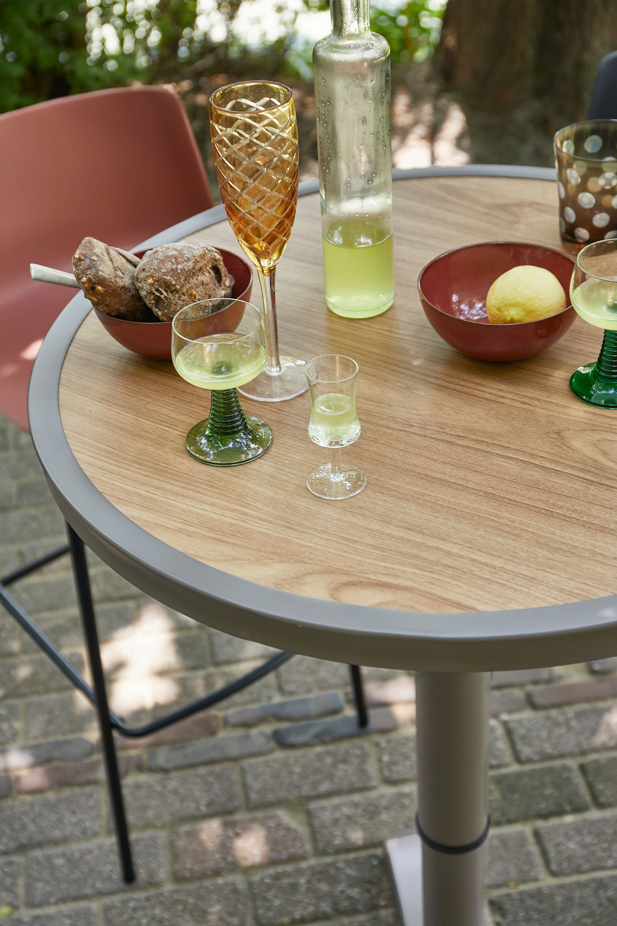 WOOOD Tabouret de bar »Jeppe aus Aluminium höhenverstellbar, B 70 x T 70 x H 72/110 cm« adapté pour l'extérieur, facile à monter, facile d'entretien