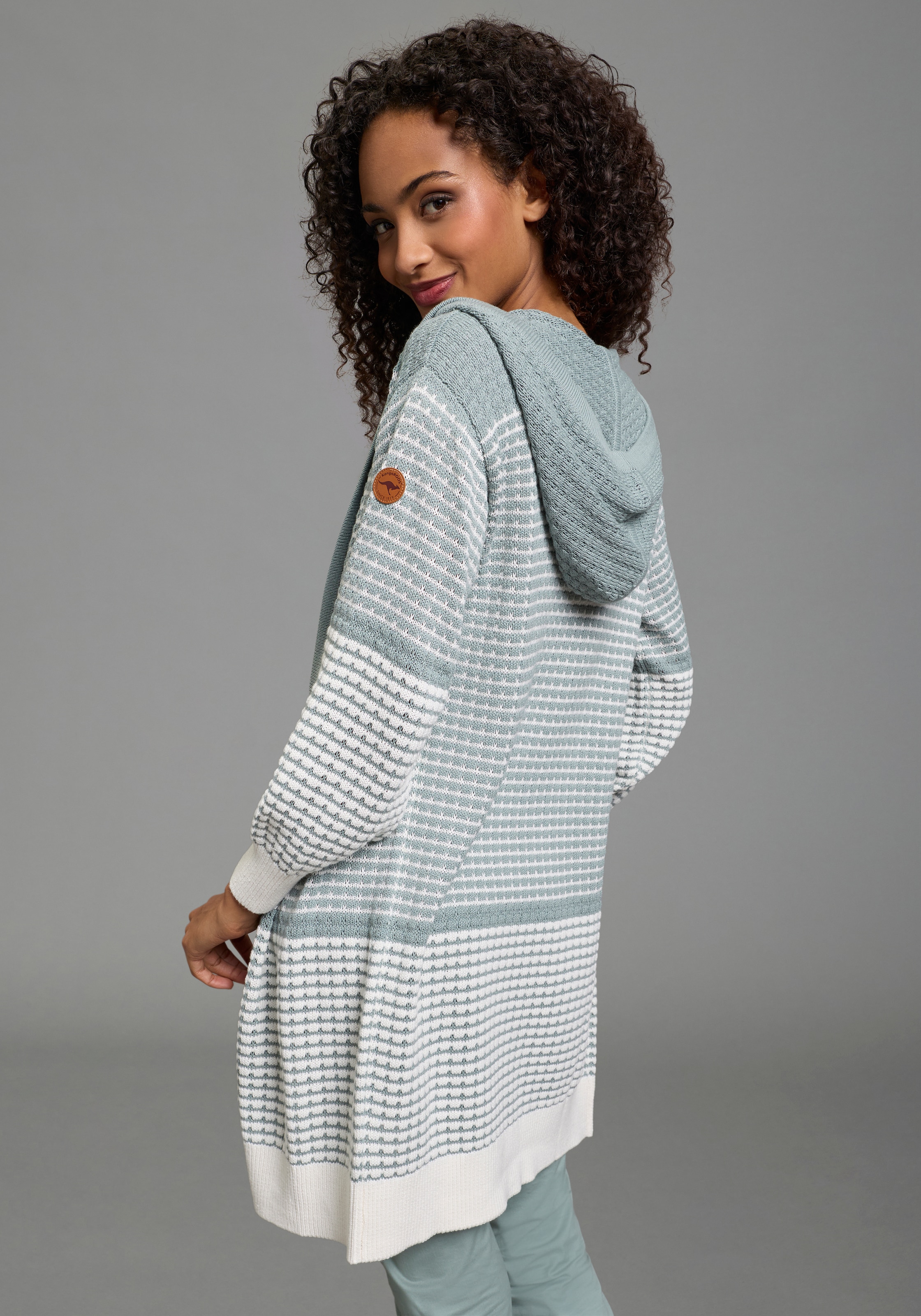 KangaROOS Cardigan à capuche avec design à motifs, forme longue, coupe décontractée