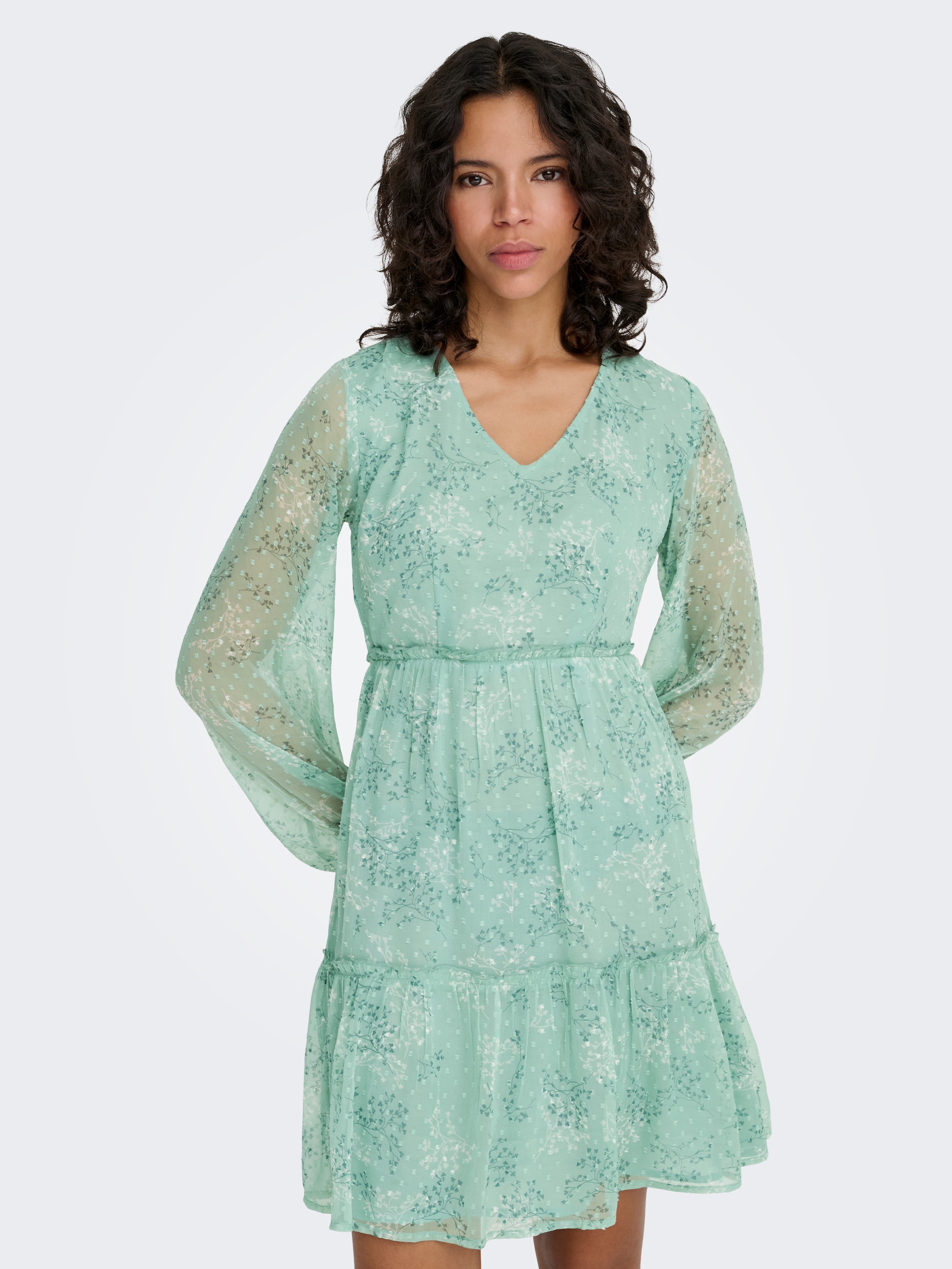 ONLY Robe en mousseline de soie »ONLTESSA-CERA ELIZA L/S DRESS WVN CS« fibre synthétique, coupe régulière, col en V