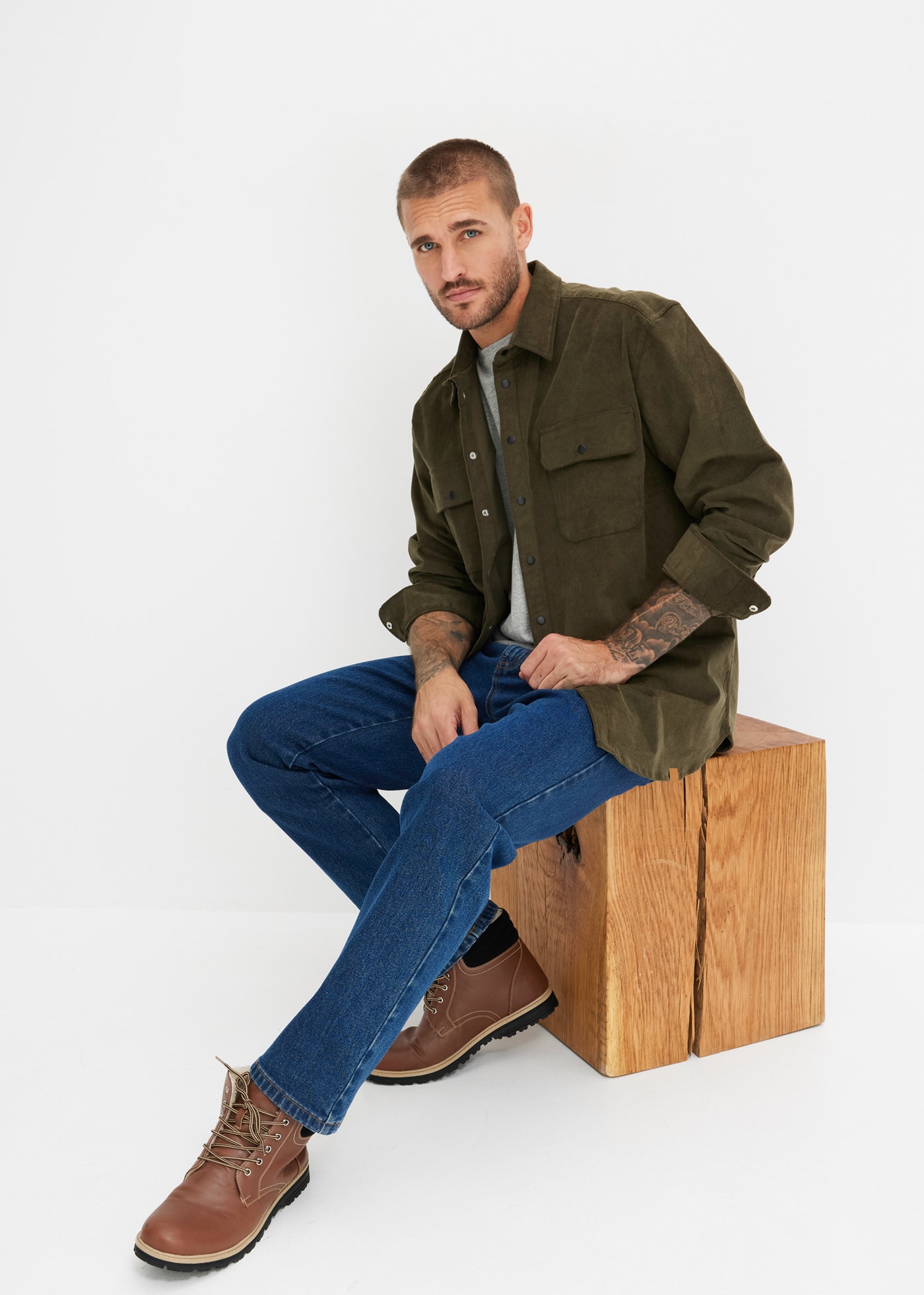 bonprix Gerade Jeans »Classic Fit Stretch-Jeans, Straight« klassische Passform, aus Baumwolle mit Elasthan