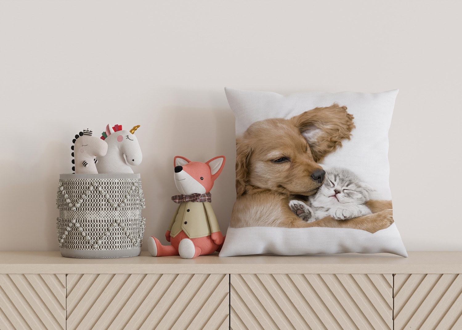 queence Dekokissen »Welpe mit Katze« Kissenhülle mit HD Premium Druck, geruchsneutral, 40x40cm