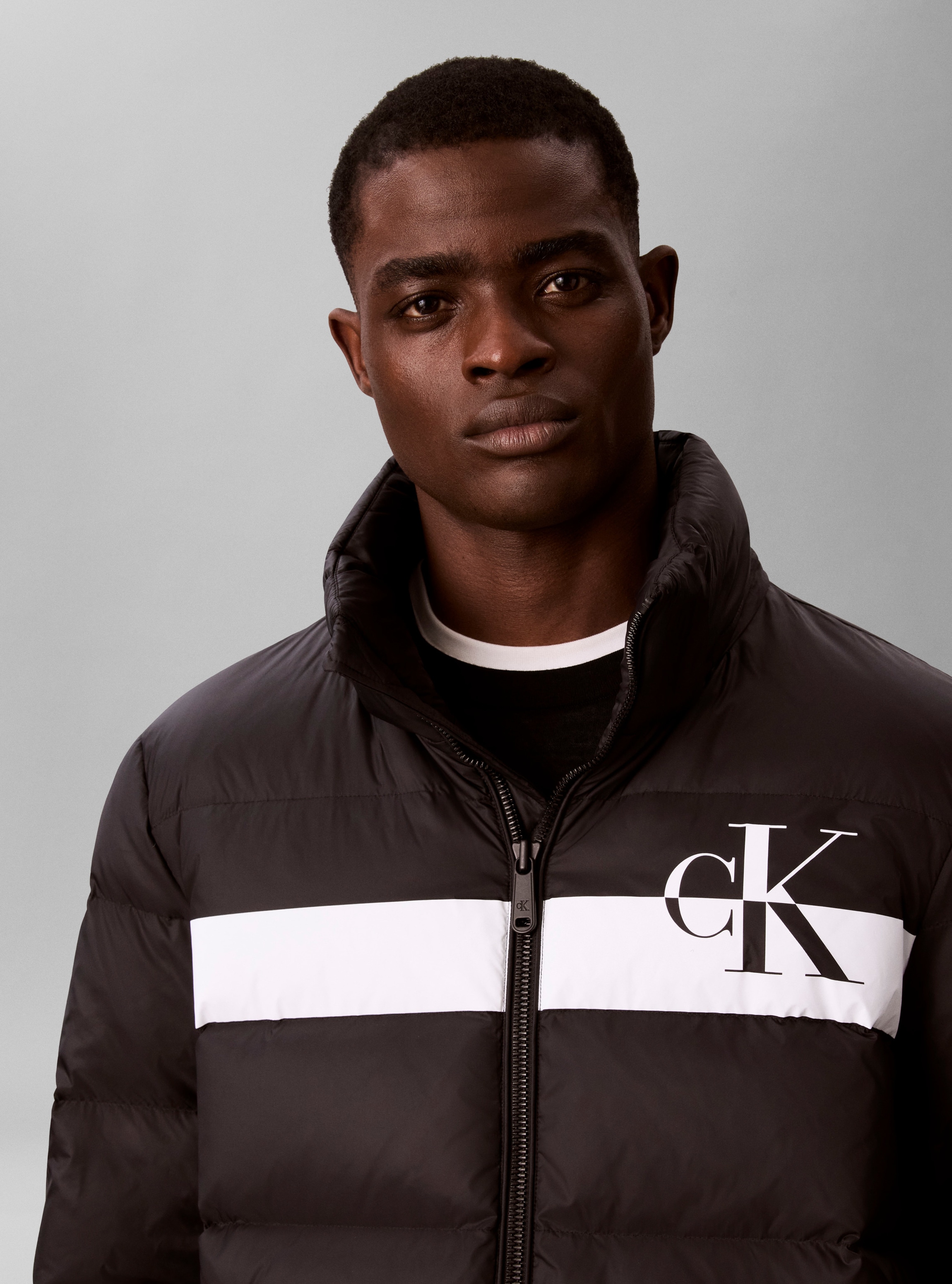 Calvin Klein Jeans Veste matelassée »NYLON COLORBLOCK PUFFER« avec capuche coupe régulière avec capuche amovible
