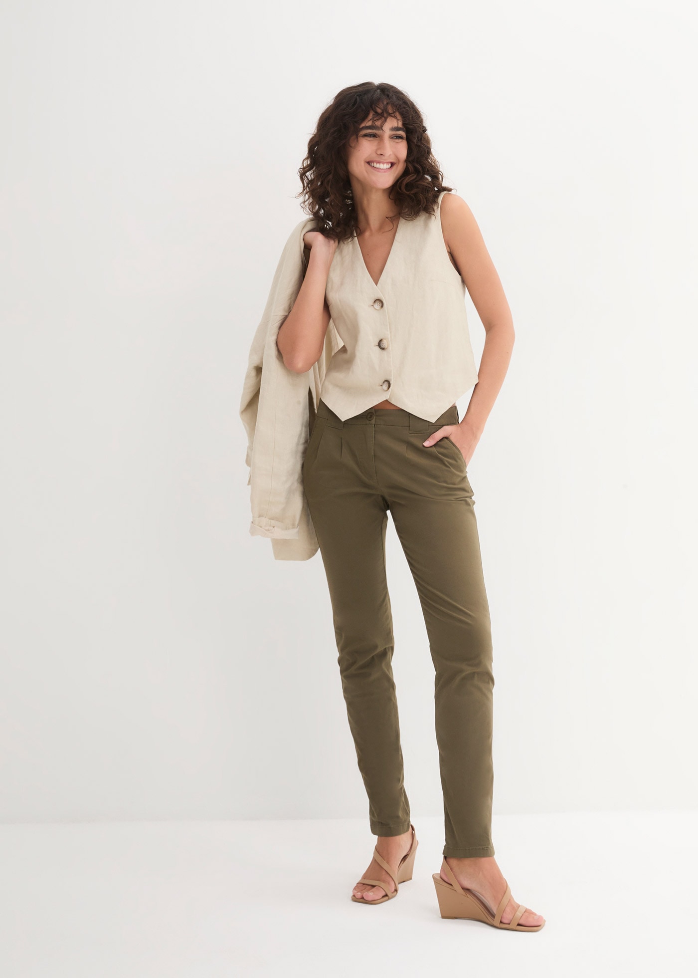 bonprix Chinos  schmale Form, mit Bundfalten und praktischen Taschen