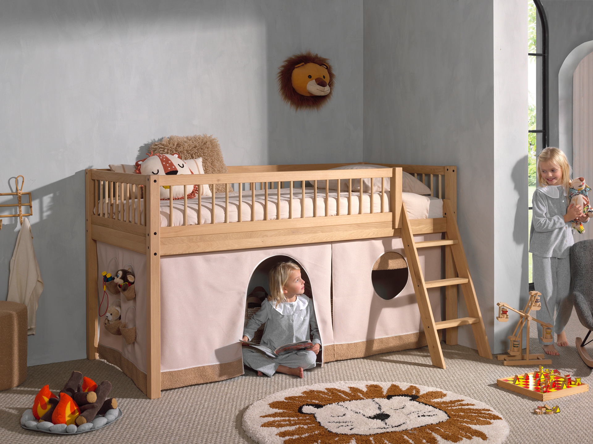 Vipack Lit de jeu Fabriqué en Europe,  en chêne huilé, LF 90x2000cm, RR, échelle, rideau et protection anti-chute
