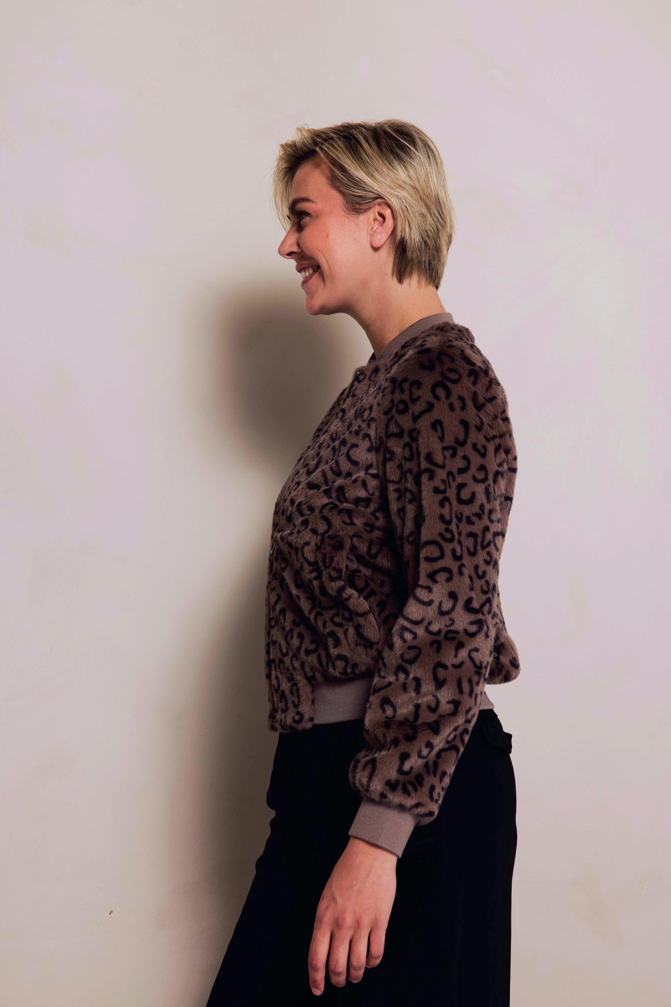 Zhrill Blouson »ZHGIULIA« mit Leoparden-Muster, kurzer moderner Schnitt