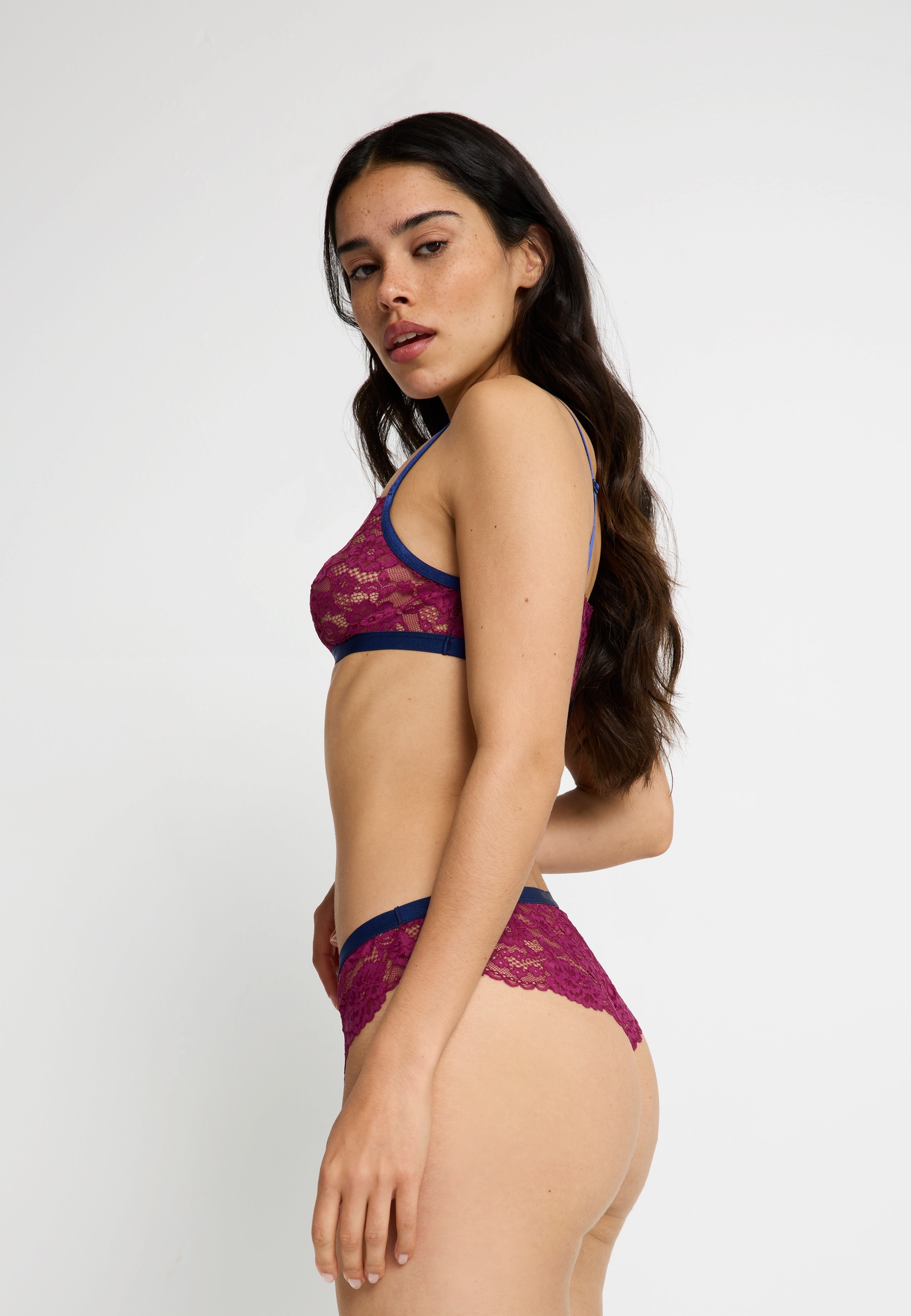 LSCN by LASCANA Slip brésilien 1 cuis avec bord-côte brillant