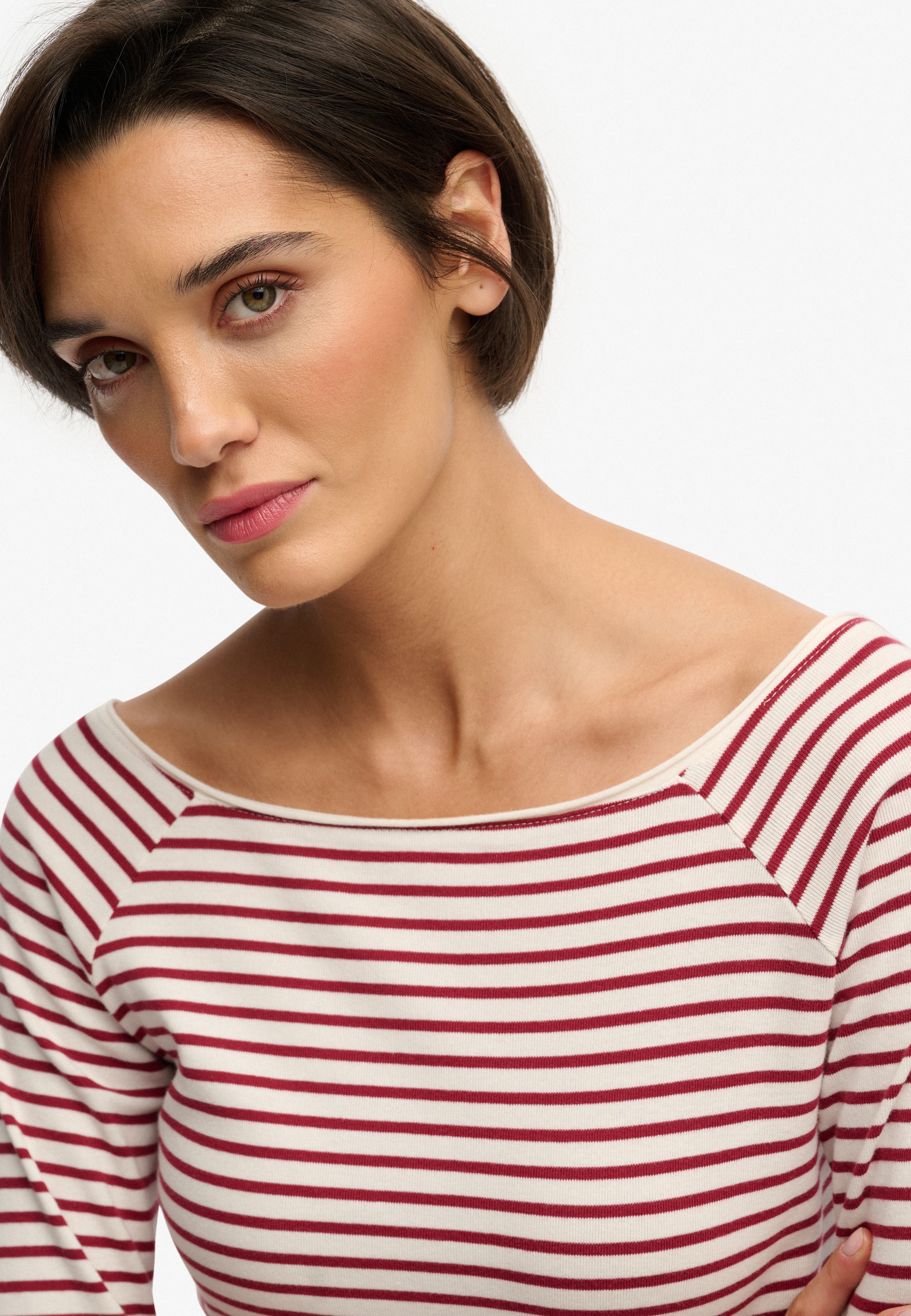 Superdry T-shirt à manches longues »BARDOT OFF SHOULDER TOP« mit U-Boot Ausschnitt und Wellenkante am Bund