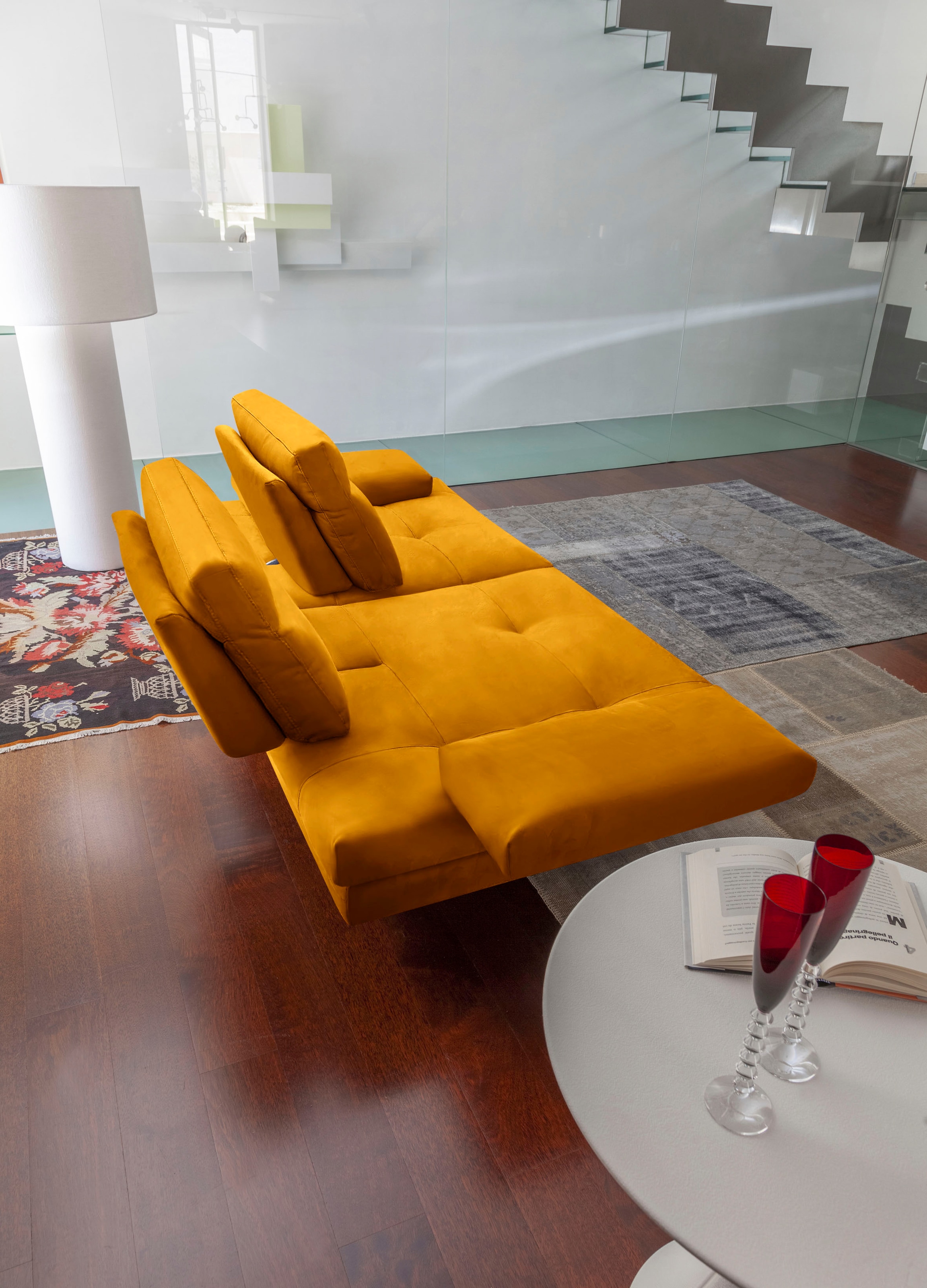 CALIA ITALIA 3,5-places »Toby Wing, italienisches Designsofa mit erstklassigem Sitzkomfort« inklusive Sitztiefenverstellung, Füsse in Chrom glänzend