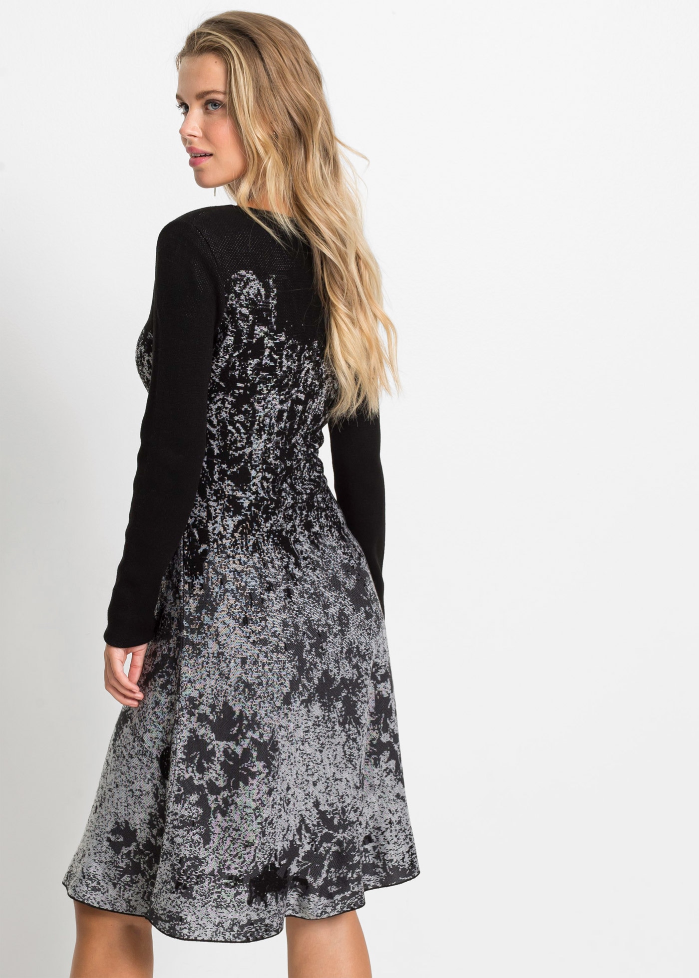 bonprix Robe en tricot für besondere Anlässe, aus Polyacryl, ausgestellter Rock