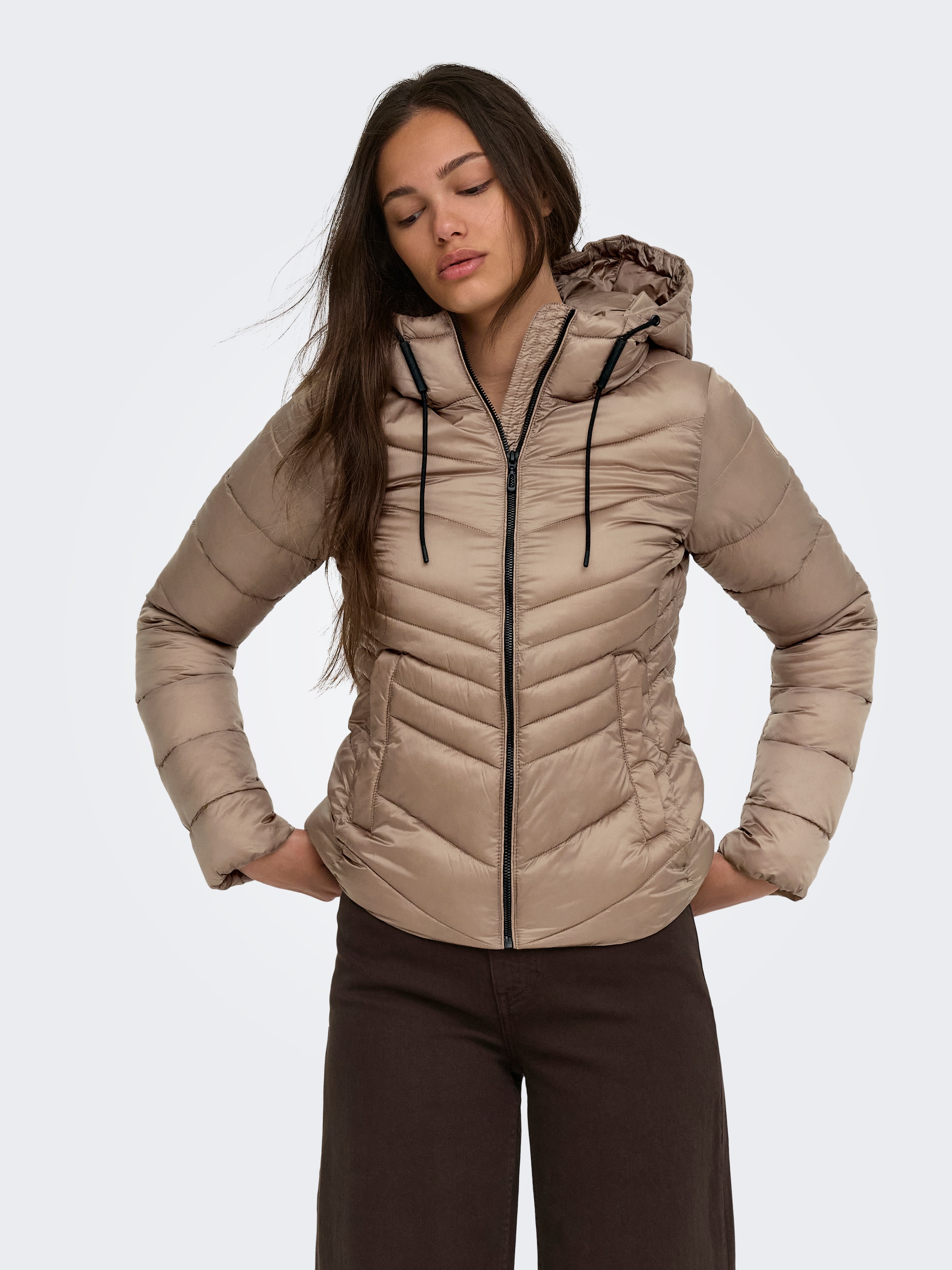 ONLY Veste matelassée »ONLMIMI HOOD JACKET CC OTW« avec capuche fibre synthétique