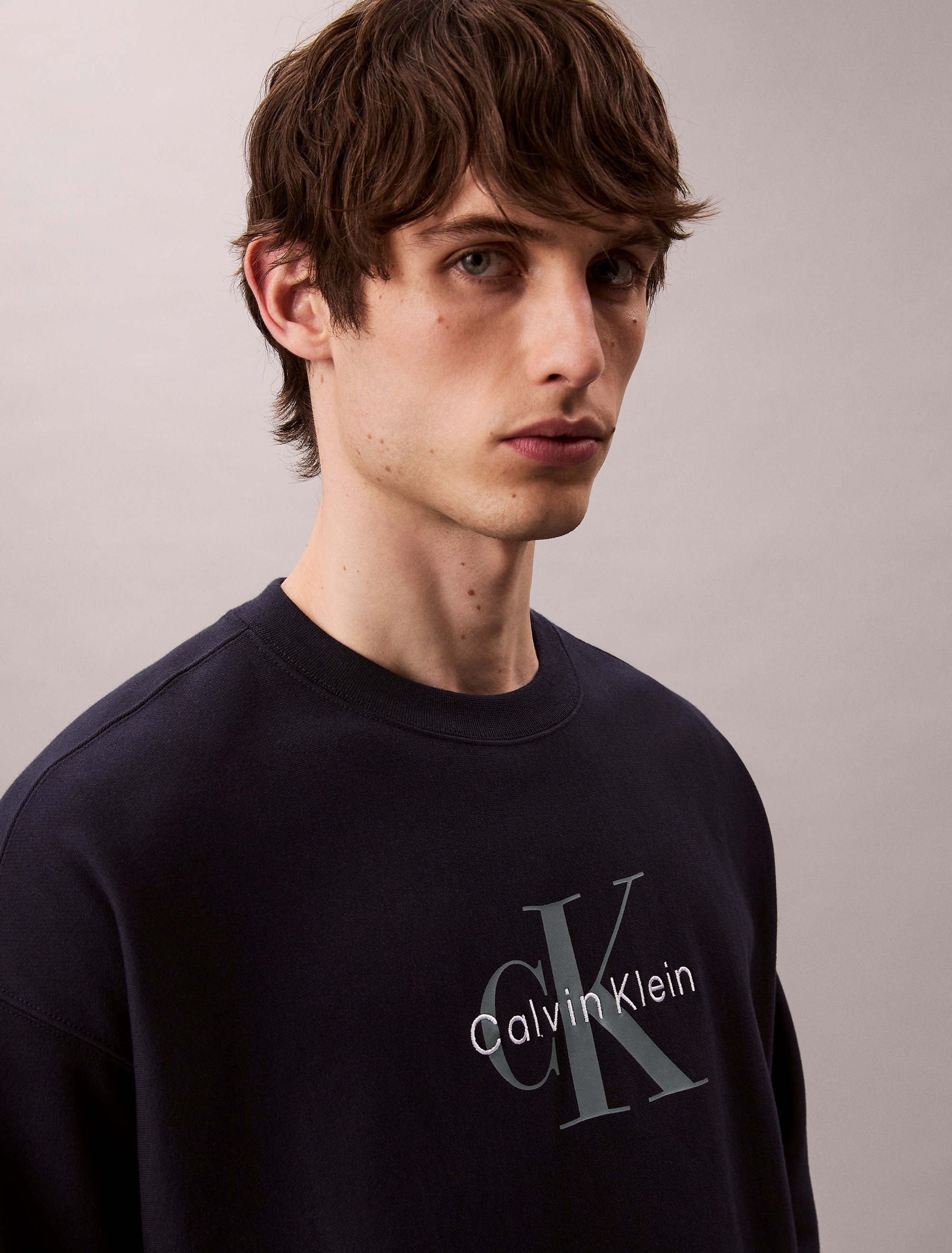 Calvin Klein Jeans Sweatshirt »LS EU 350TERRY MONOLOGO CN SWTSH«, Rundhalsausschnitt, regular fit
