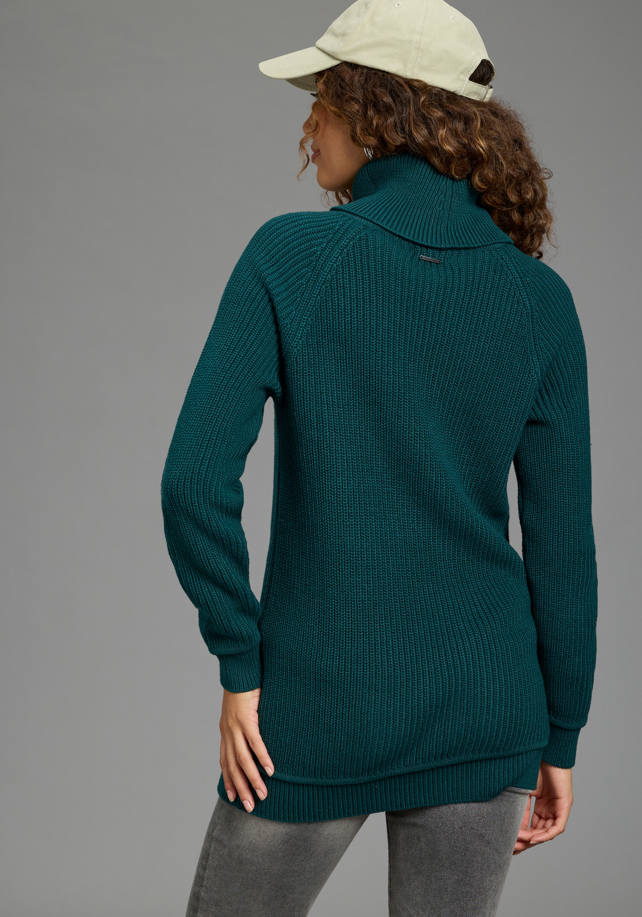 KangaROOS Longpullover mit Rollkragen, figurumspielende Passform, hüftbedeckende Länge